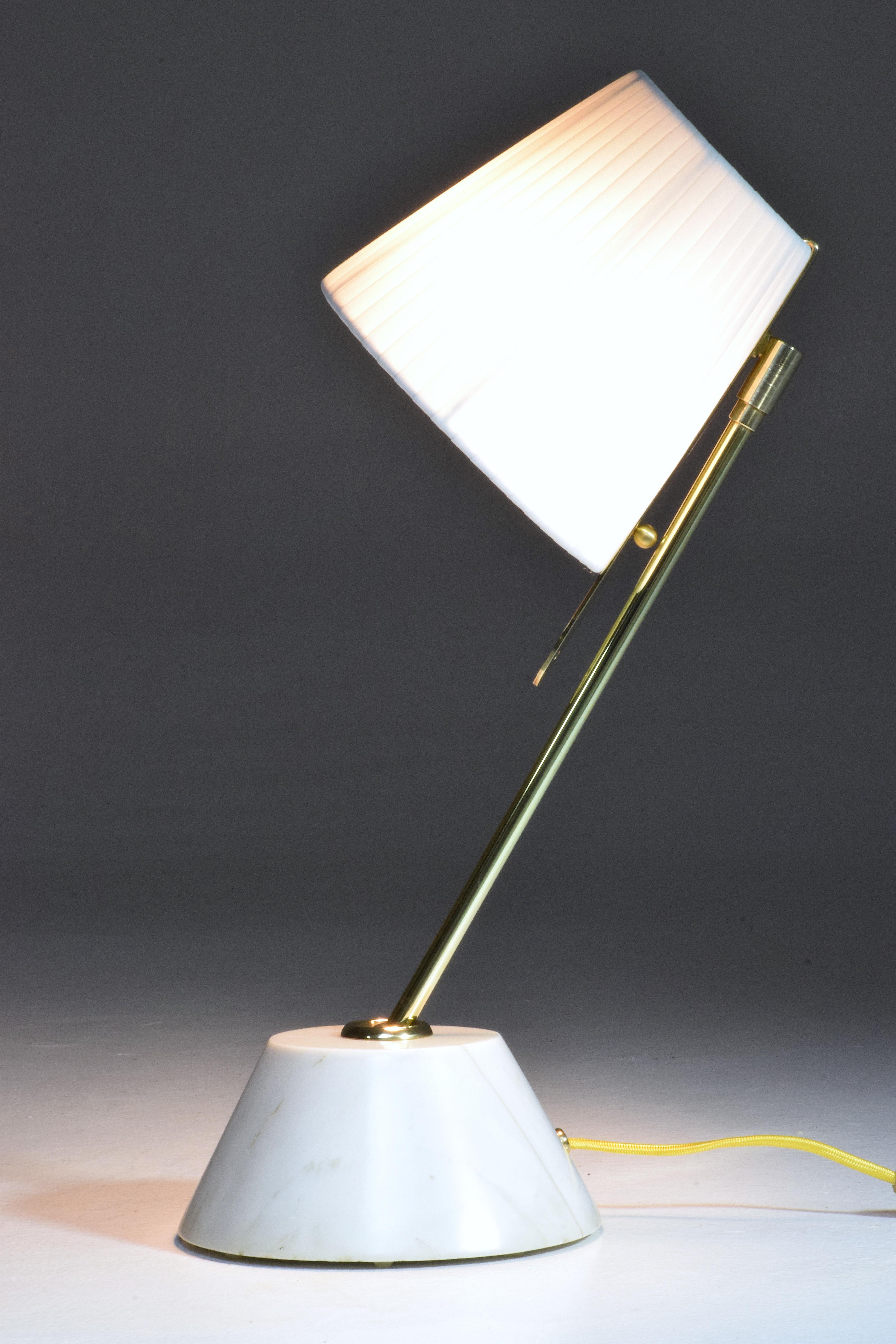 Evolution-III Contemporary Brass Table Lamp, Flow Collection In New Condition For Sale In Paris, FR