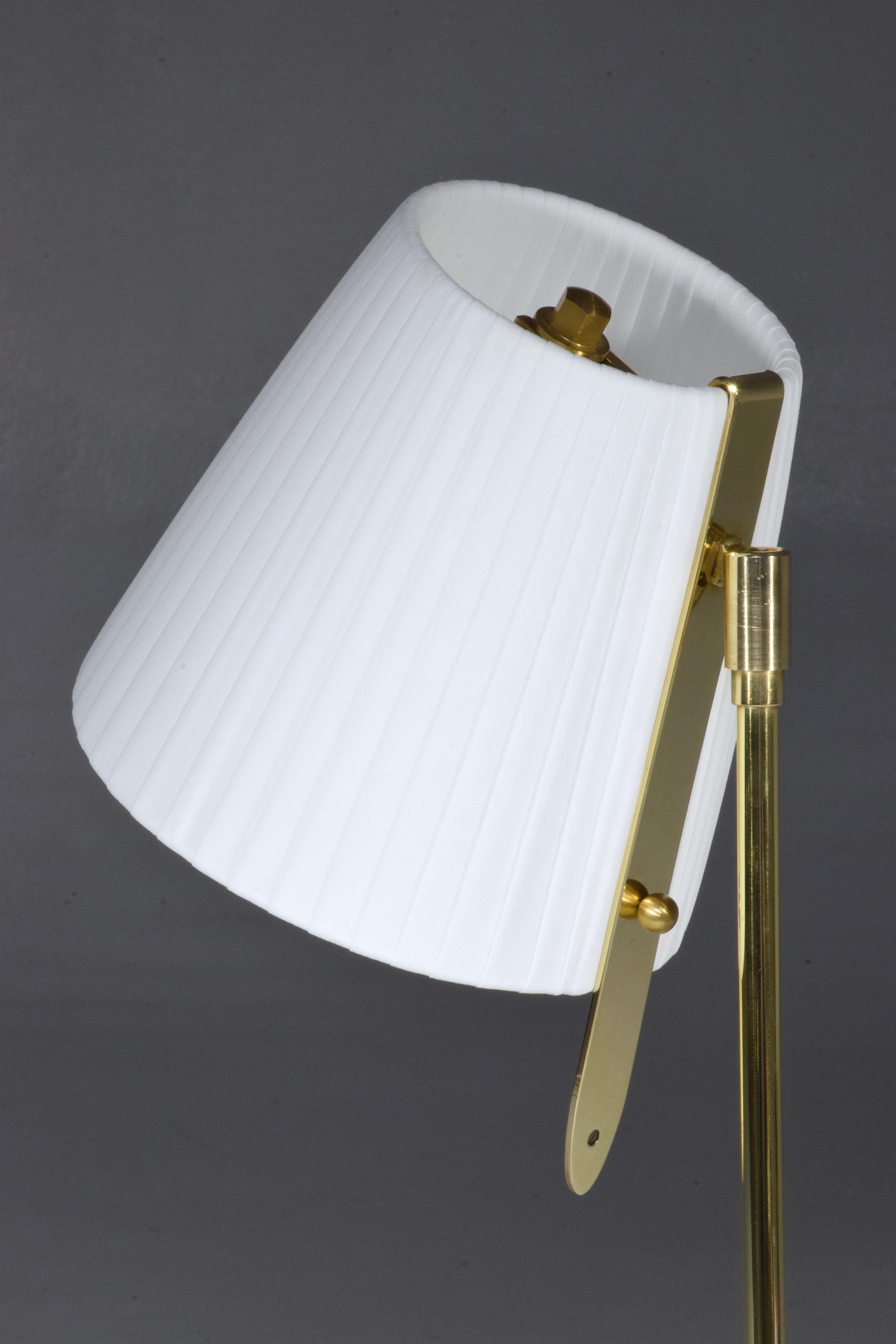 Evolution-III Contemporary Brass Table Lamp, Flow Collection 2