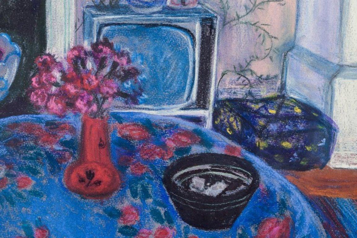 Autre Evy Låås, artiste suédoise bien connue. Pastel sur papier. Intérieur du salon en vente