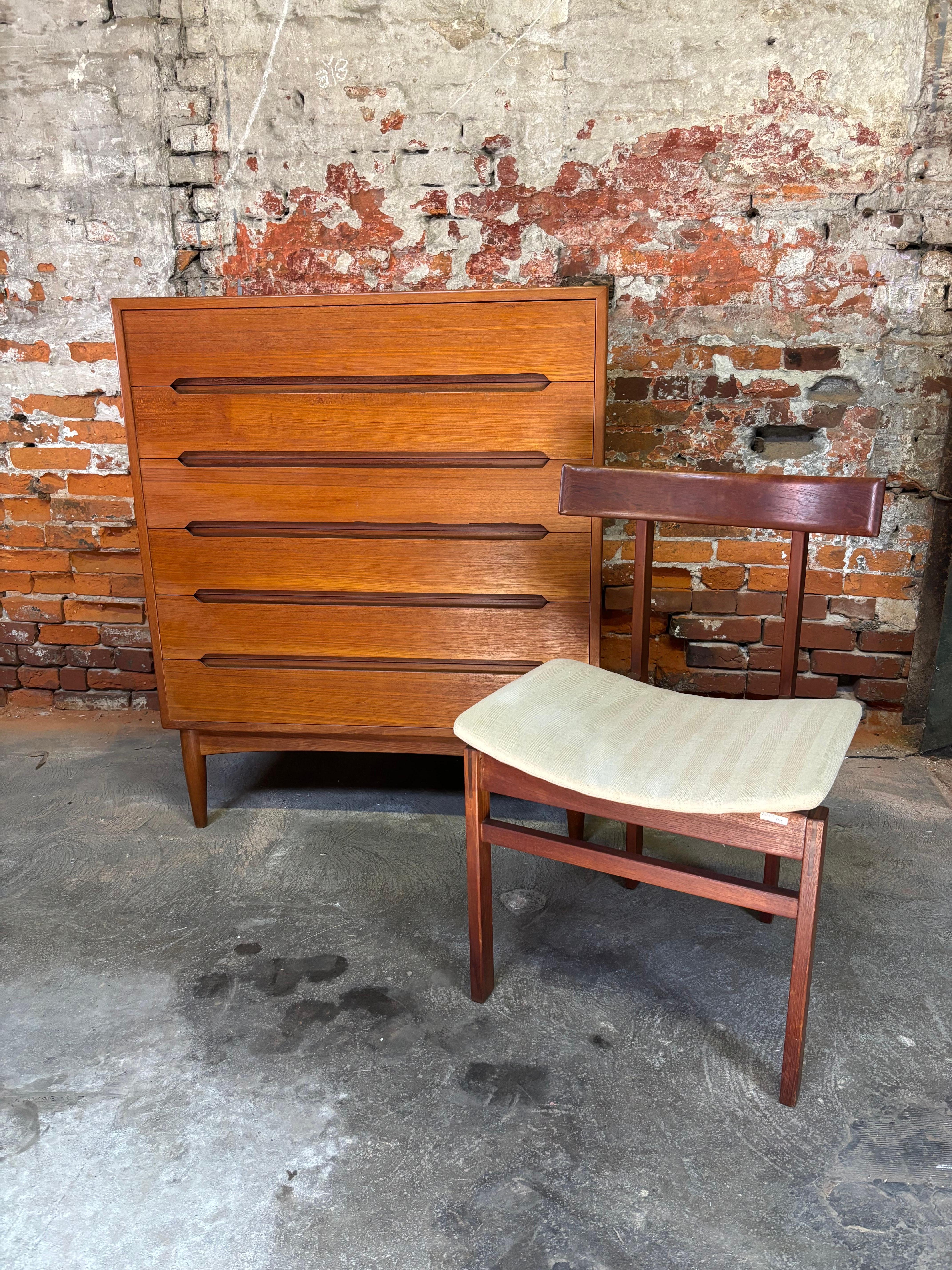 E.W. Cassettone Bach a 6 cassetti in teak in vendita 2