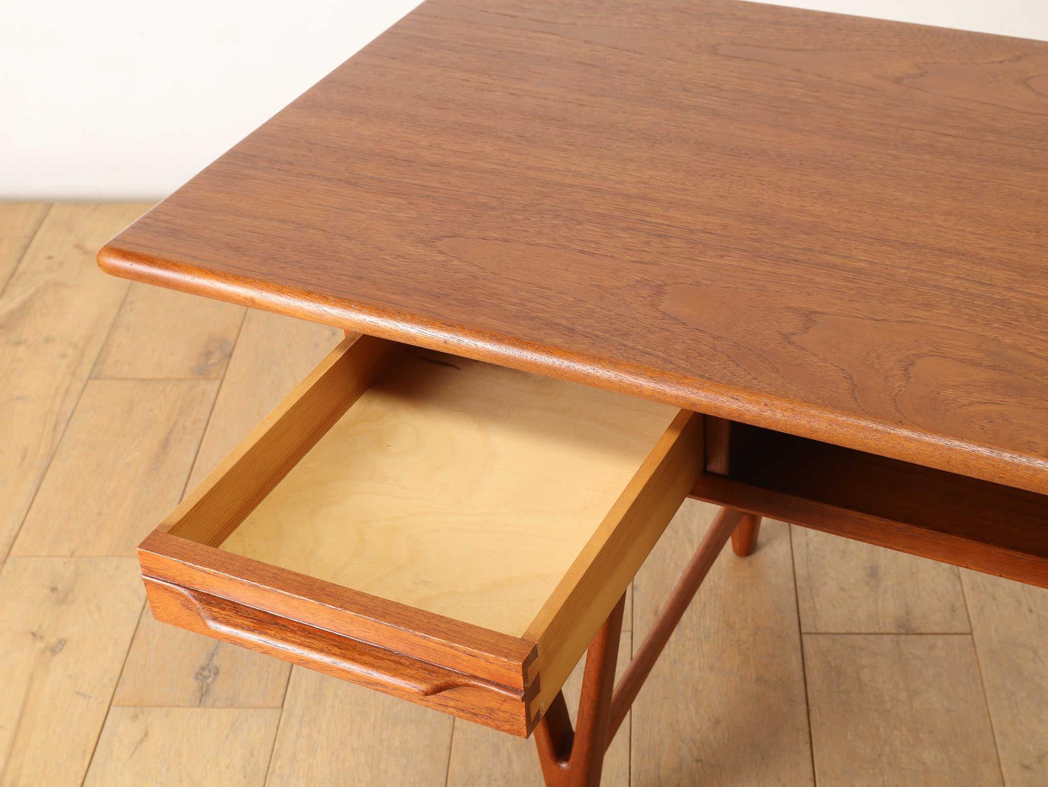 E.W. Bach Coffee Table Model.32 1960's For Sale 3