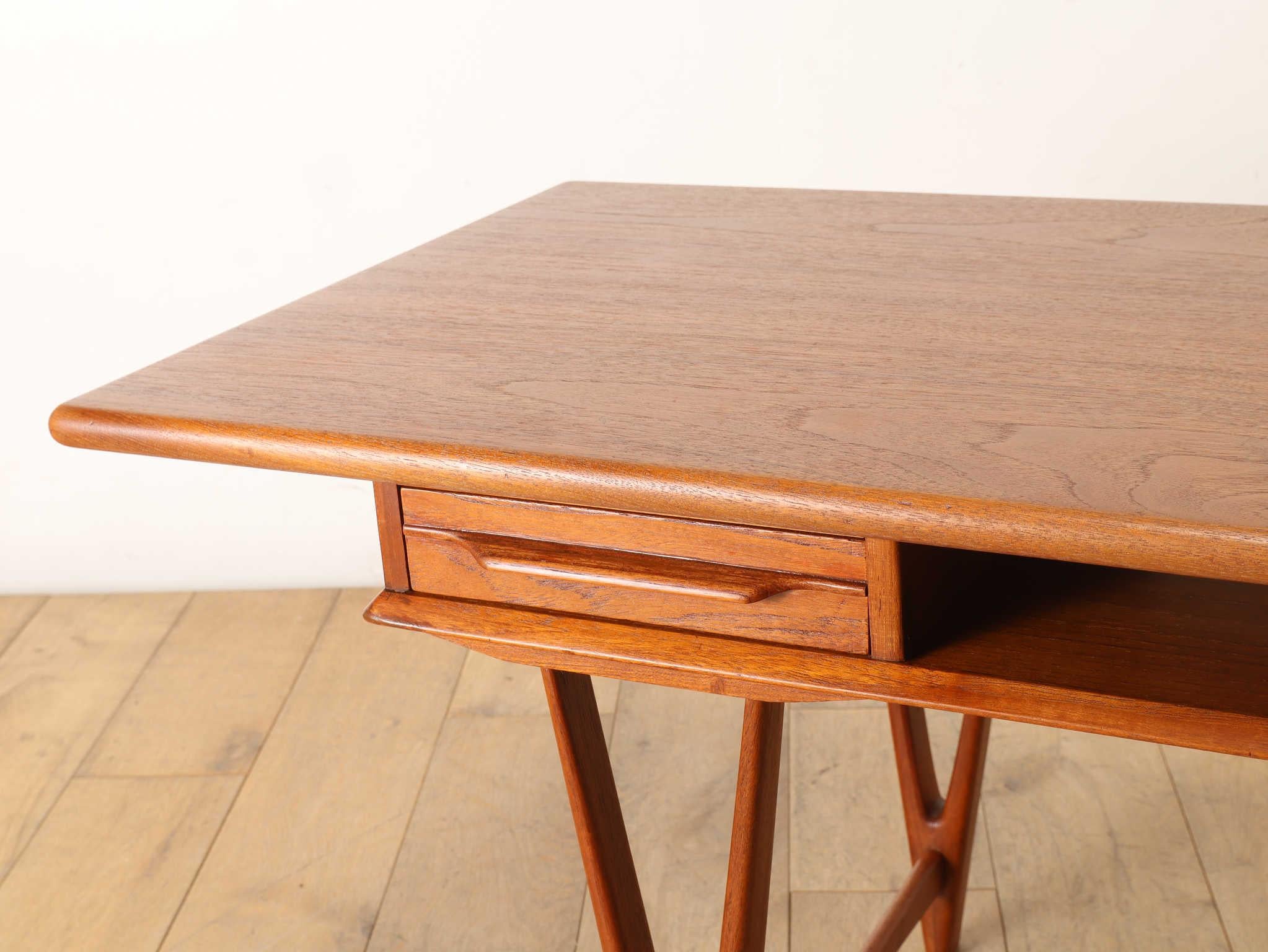 E.W. Bach Coffee Table Model.32 1960's For Sale 2