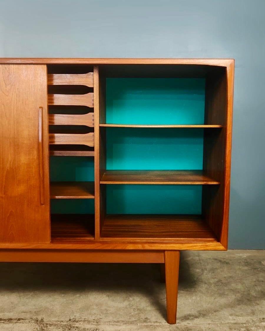 E.W Bach For Sejling Skabe Teak Danish Sliding Sideboard Credenza Mid Century In Excellent Condition For Sale In Cambridge, GB