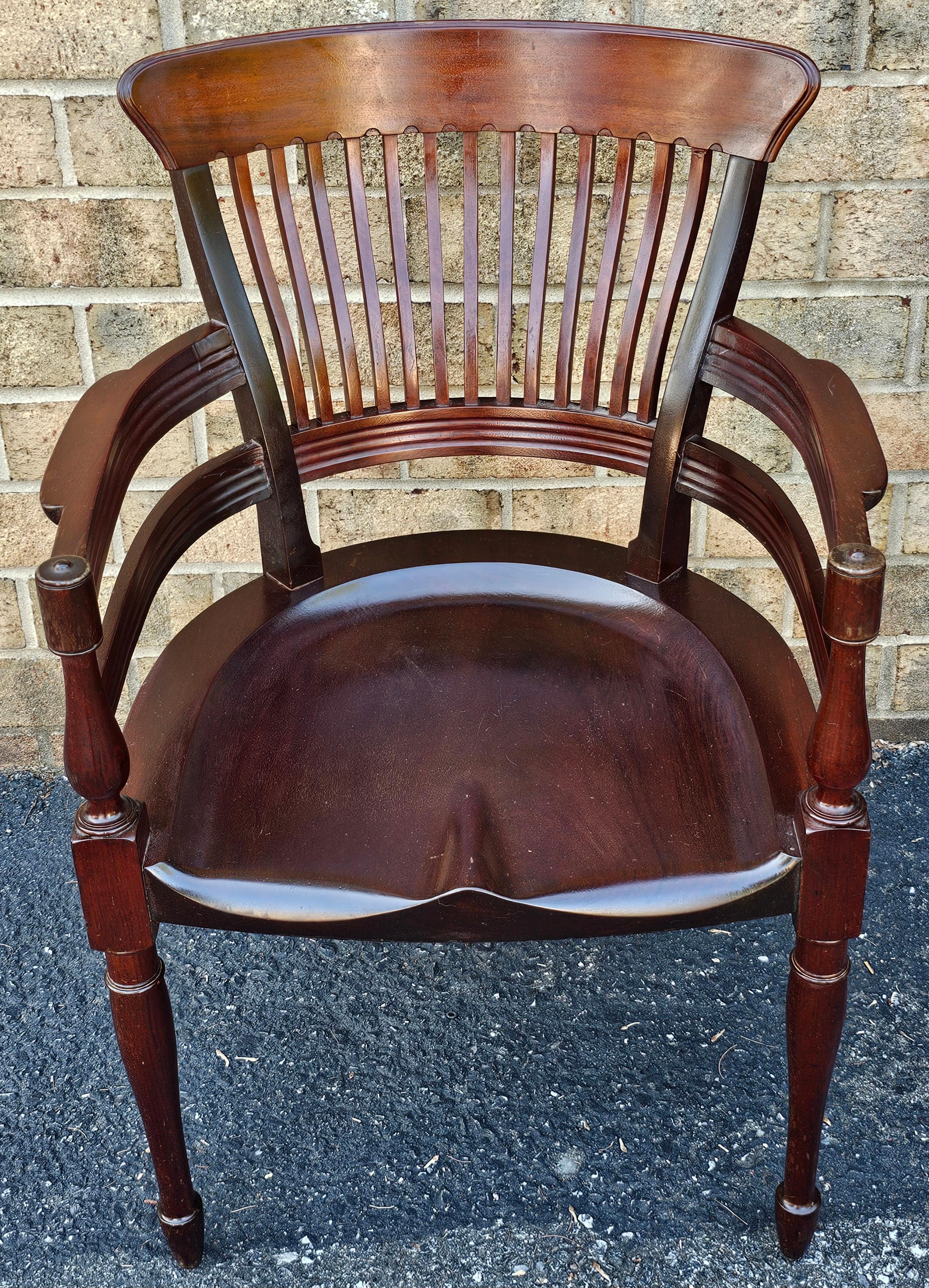 Victorien E.W. Godwin(1833-1886) (Attribué) Pour James Peddle Aesthetic Movement Armchair en vente