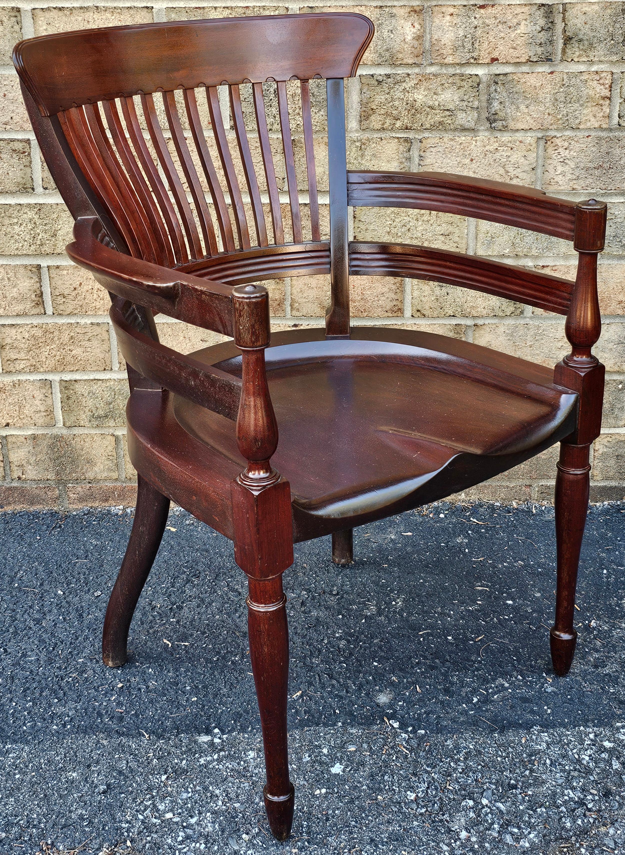 Américain E.W. Godwin(1833-1886) (Attribué) Pour James Peddle Aesthetic Movement Armchair en vente