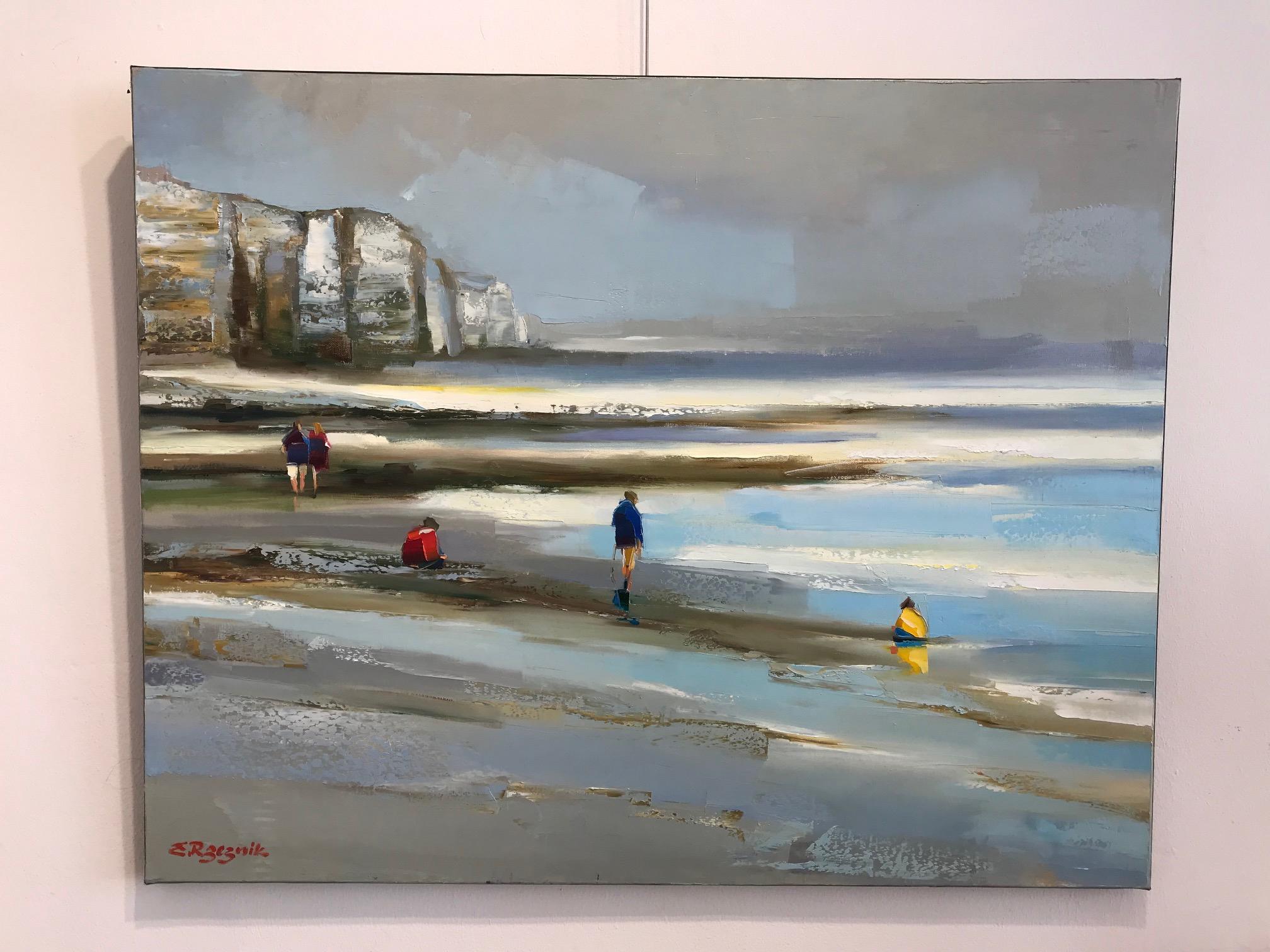 ''Falaises'' Peinture à l'huile contemporaine de personnes sur une plage française en vente 2