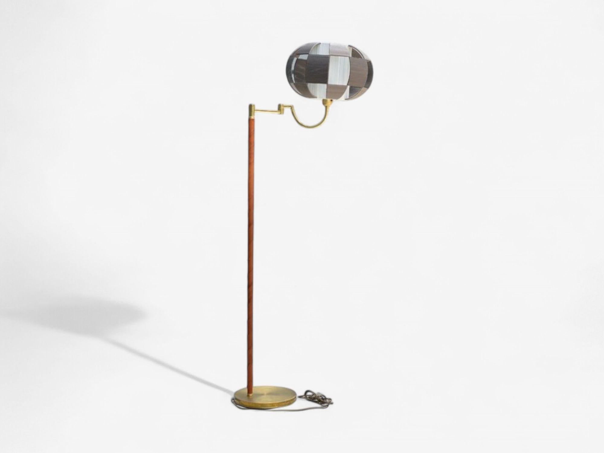 E.W.A., Swedish Mid-Century Modern, Leather, Brass, Floor Lamp, Sweden, 1950s

Gorgeous Scandinavian organic modern floor lamp designed and manufactured by EWA in Sweden c. 1950s. This example features a solid brass frame, the middle portion of