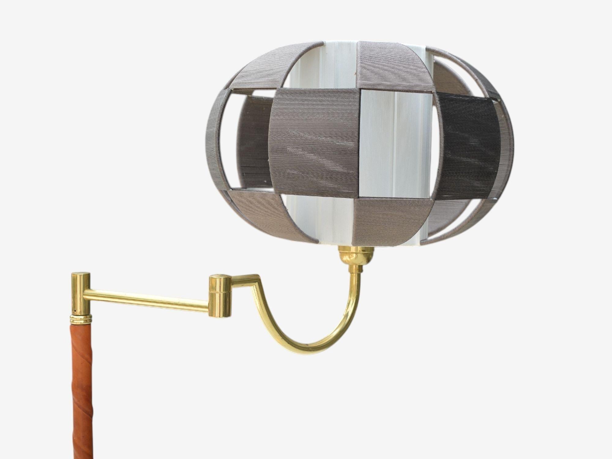 Mid-Century moderno E.W.A., Swedish Modern, Leather, Brass, Floor Lamp, Sweden, 1950s in vendita
