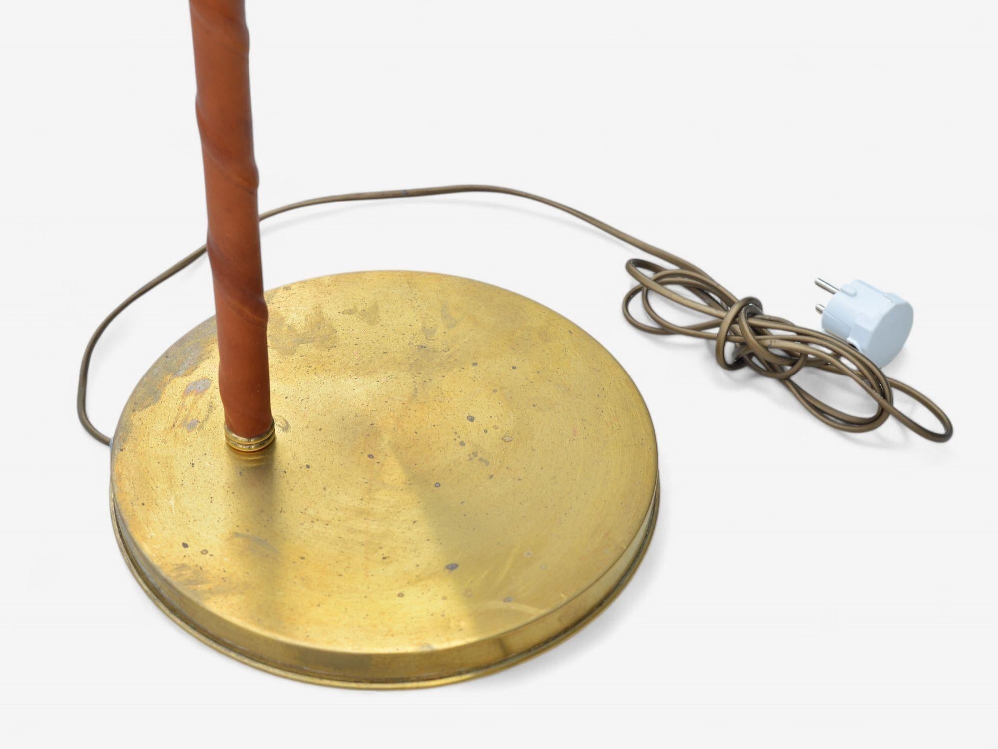 Ottone E.W.A., Swedish Modern, Leather, Brass, Floor Lamp, Sweden, 1950s in vendita