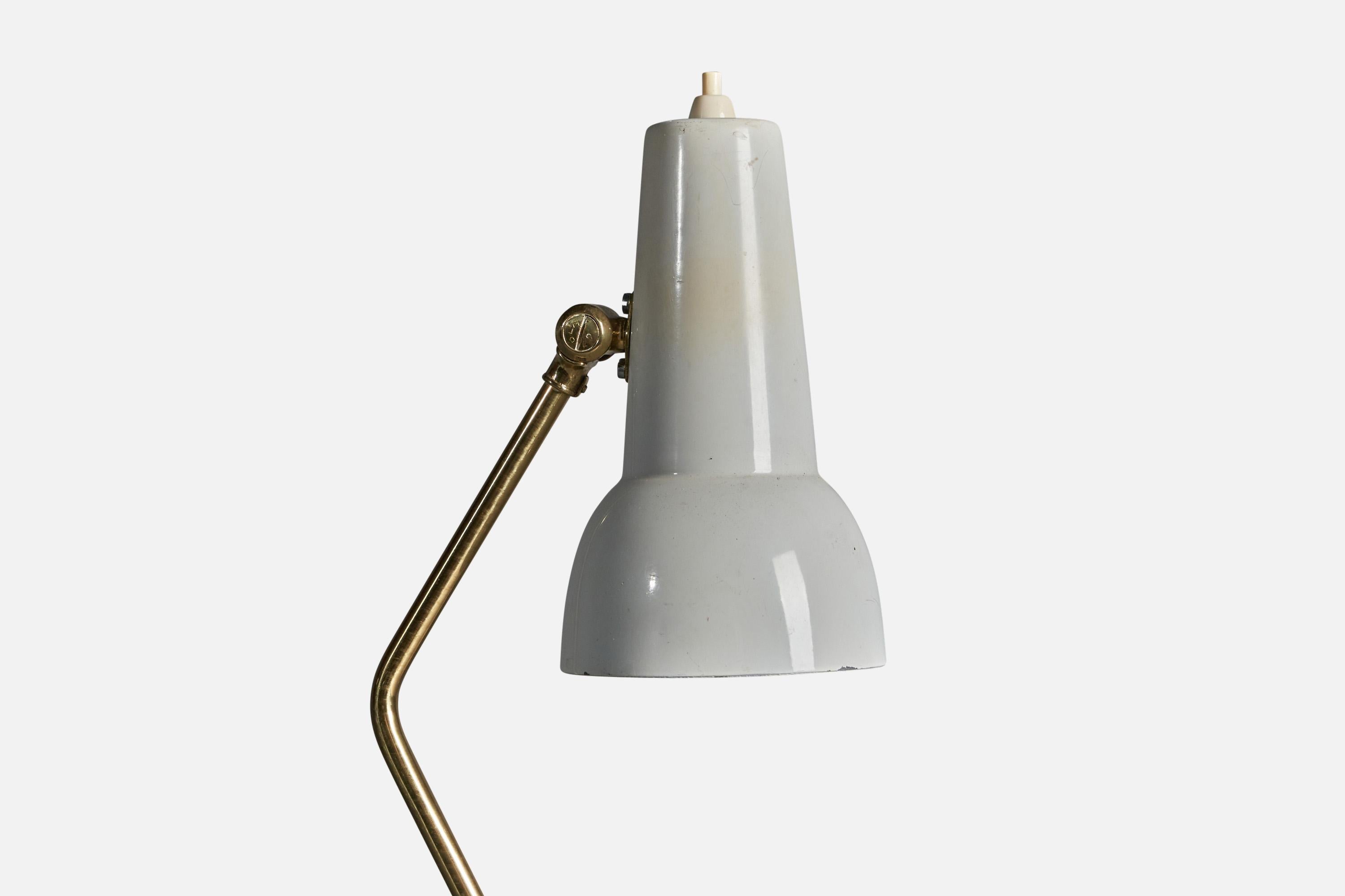 Lampe de table / lampe de bureau d'un grand modernisme. Produit par EWÅ, Suède, années 1960. Le dessous de la base est en cuir bleu et porte la marque du fabricant. En parfait état d'origine. 

Parmi les autres designers de l'époque, citons