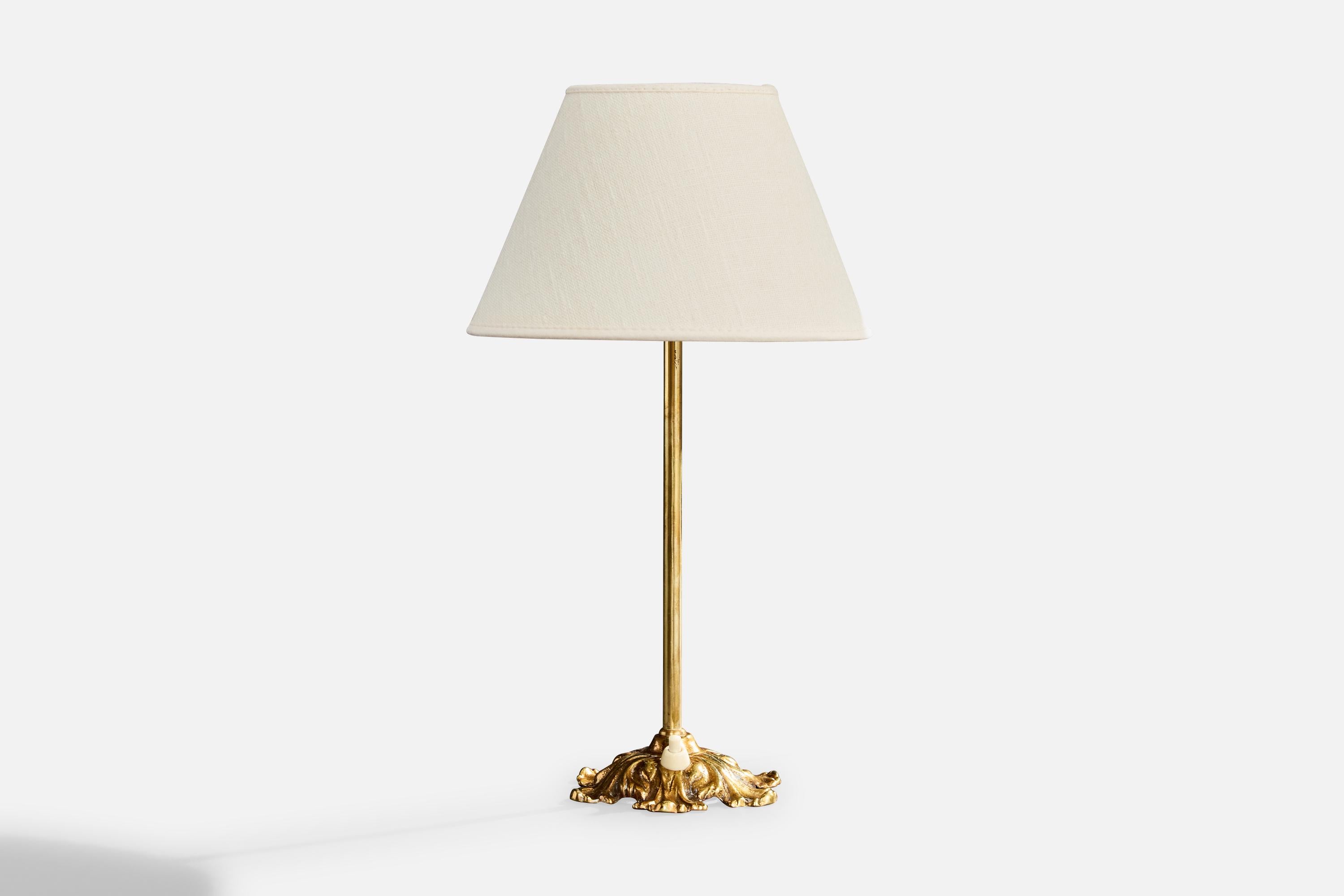 Lampe de table en laiton produite par EWÅ Värnamo, Suède, c.1950.

Dimensions de la lampe (pouces) : 11.7 