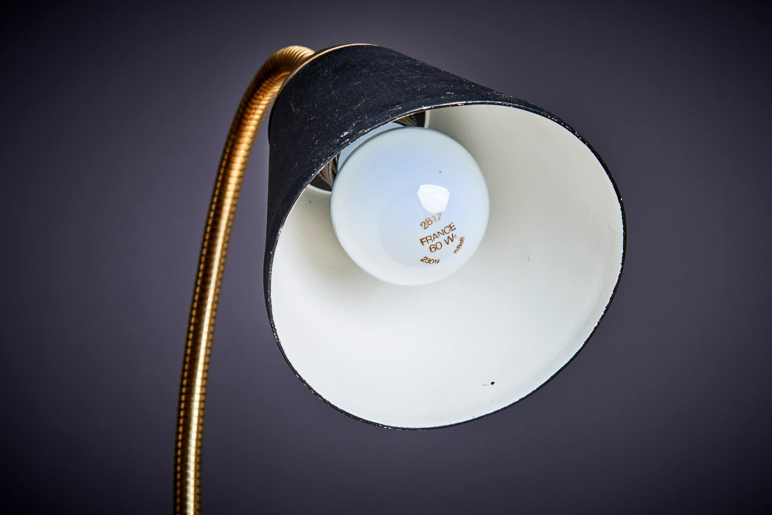 Suédois Lampe de table Ewå Värnamo en métal noir Suède - années 1960 en vente