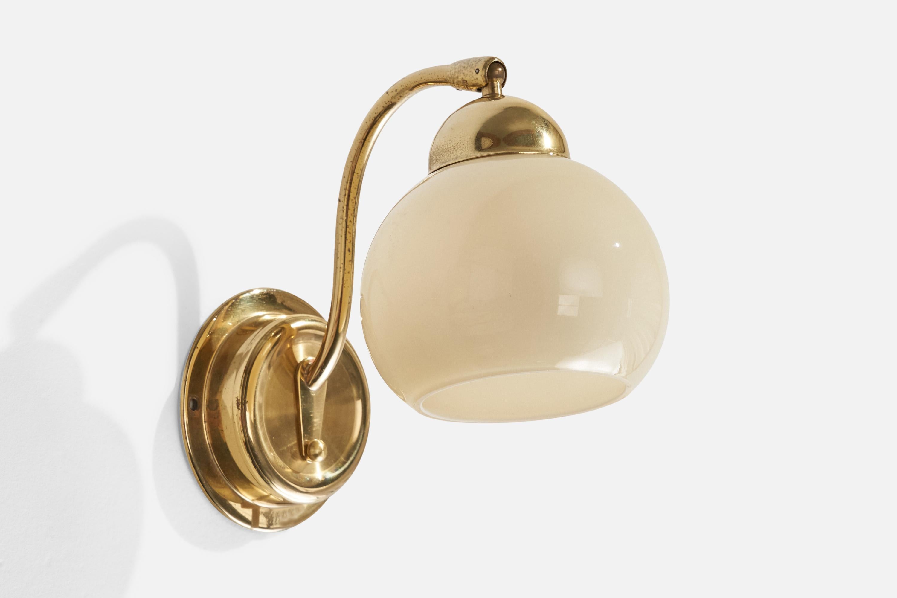 EWÅ Värnamo, Wall Lights, Brass, Glass, Sweden, 1970s In Good Condition For Sale In High Point, NC