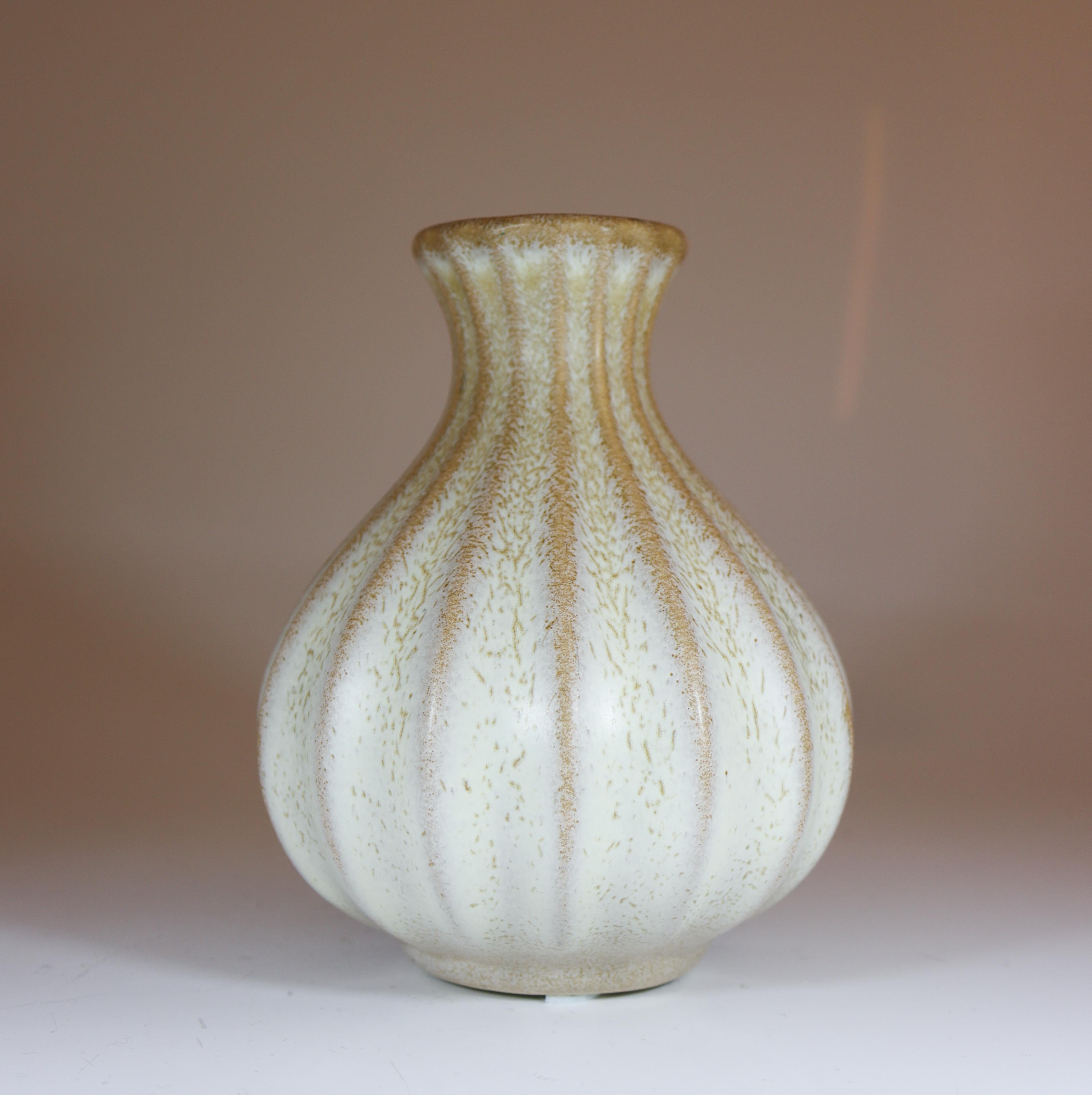 Ewald Dahlskog, Jarrón beige, Bo Fajans, Suecia, años 30 en Bueno estado para la venta en Stockholm, SE