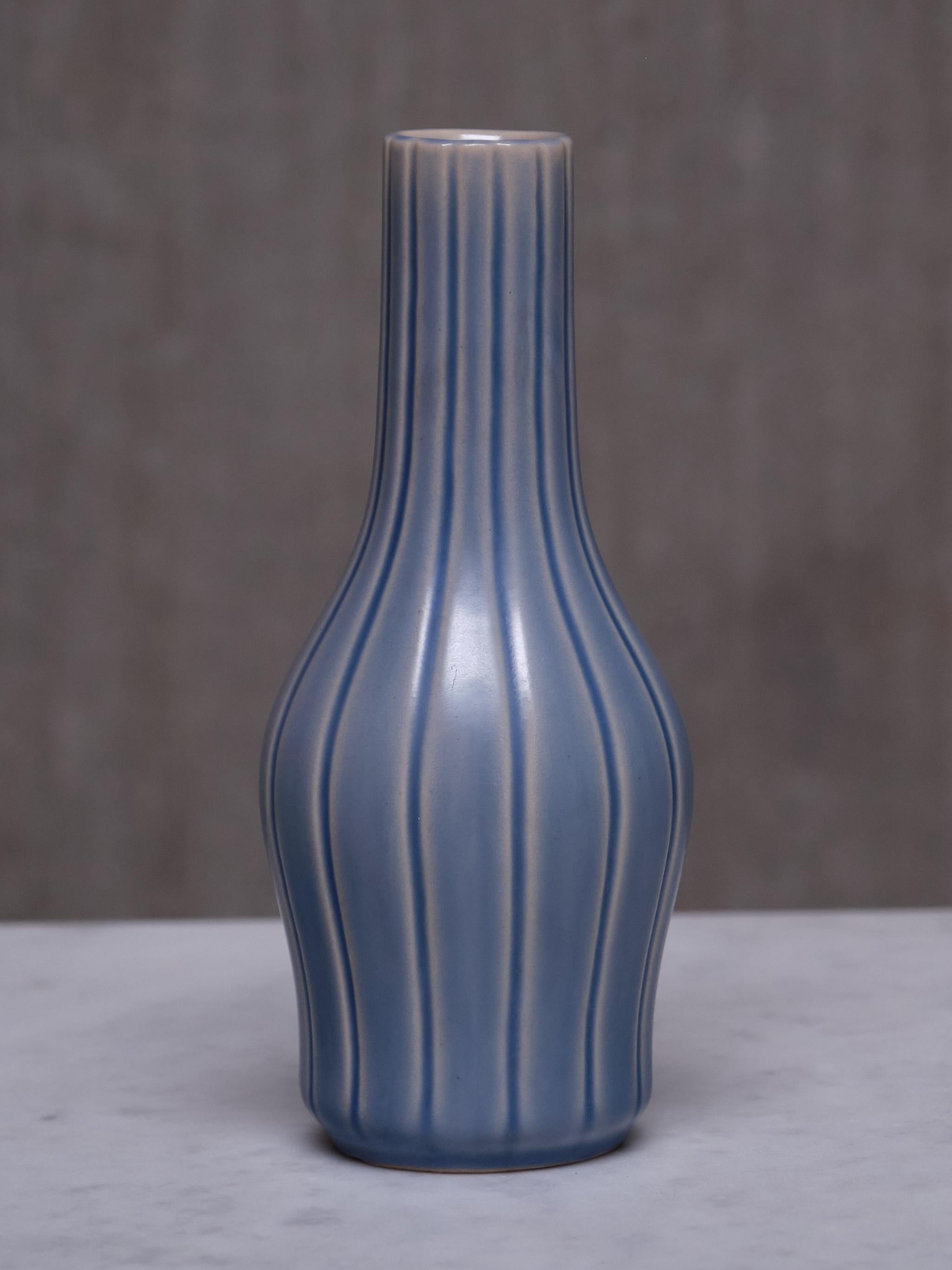 Vaso in ceramica a righe blu Ewald Dahlskog, Bobergs Fajansfabrik AB, Svezia, anni '30 in vendita 1