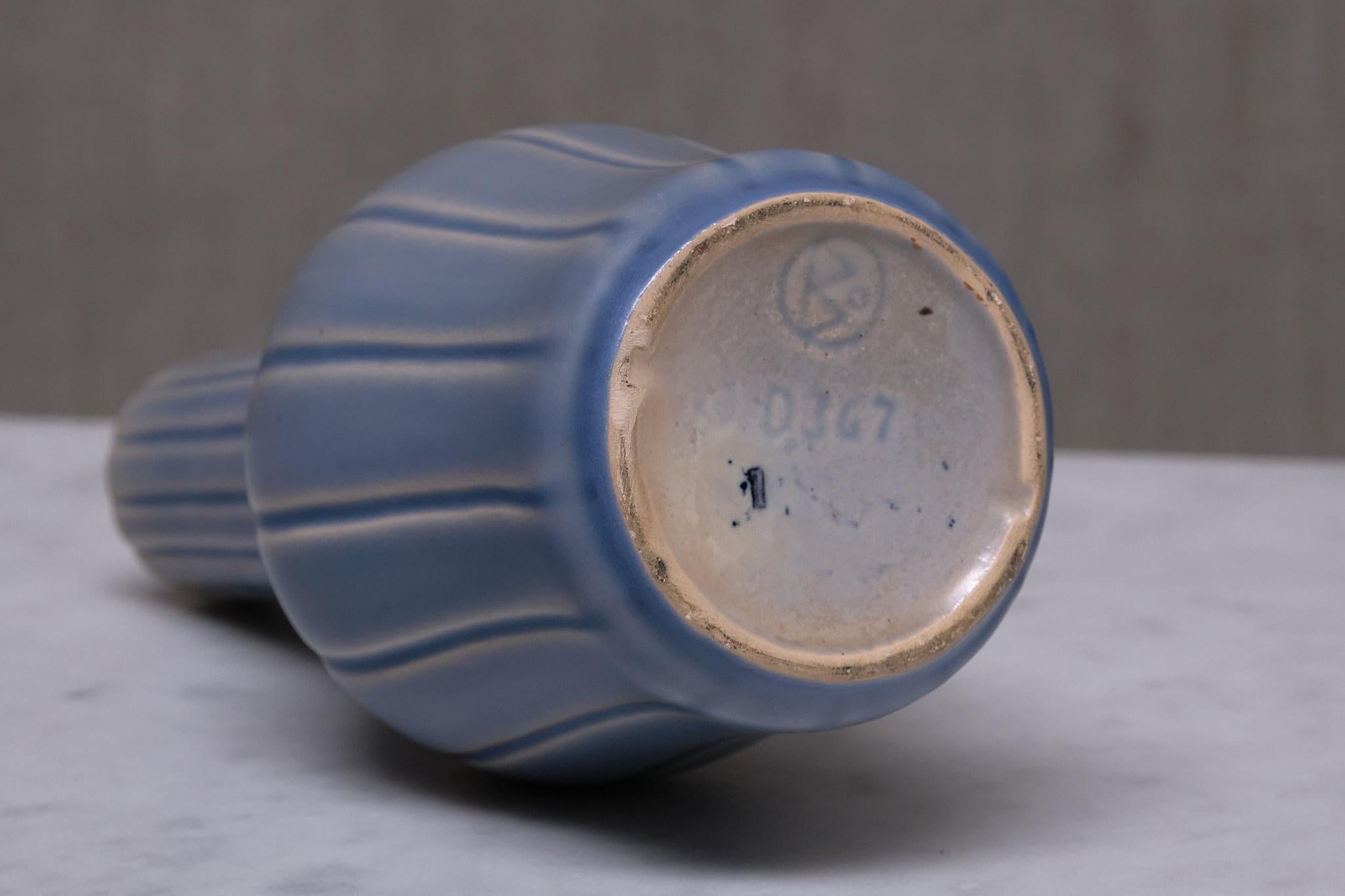 Vaso in ceramica a righe blu Ewald Dahlskog, Bobergs Fajansfabrik AB, Svezia, anni '30 in vendita 2