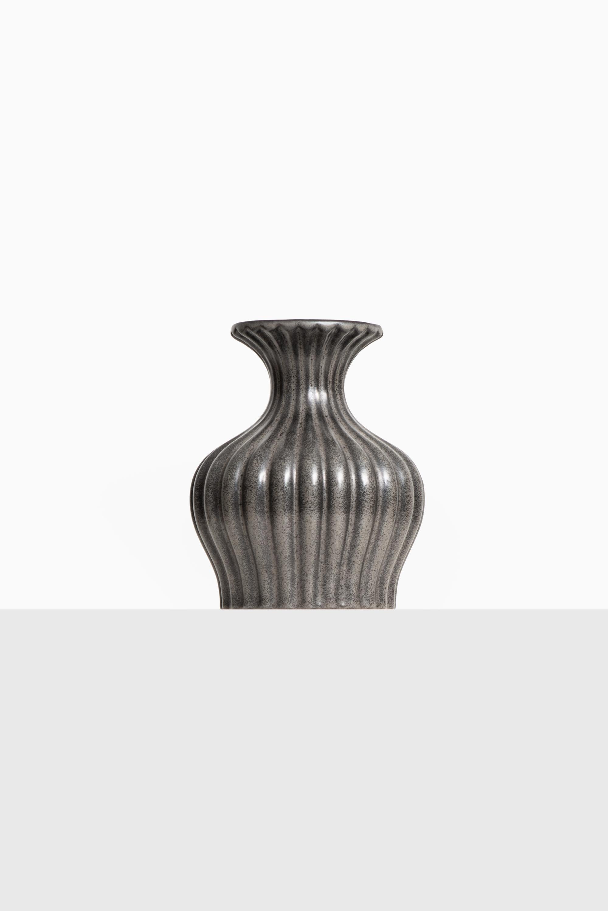 Glazed ceramic vase designed by Ewald Dahlskog. Produced by Bobergs Fajansfabrik in Sweden.