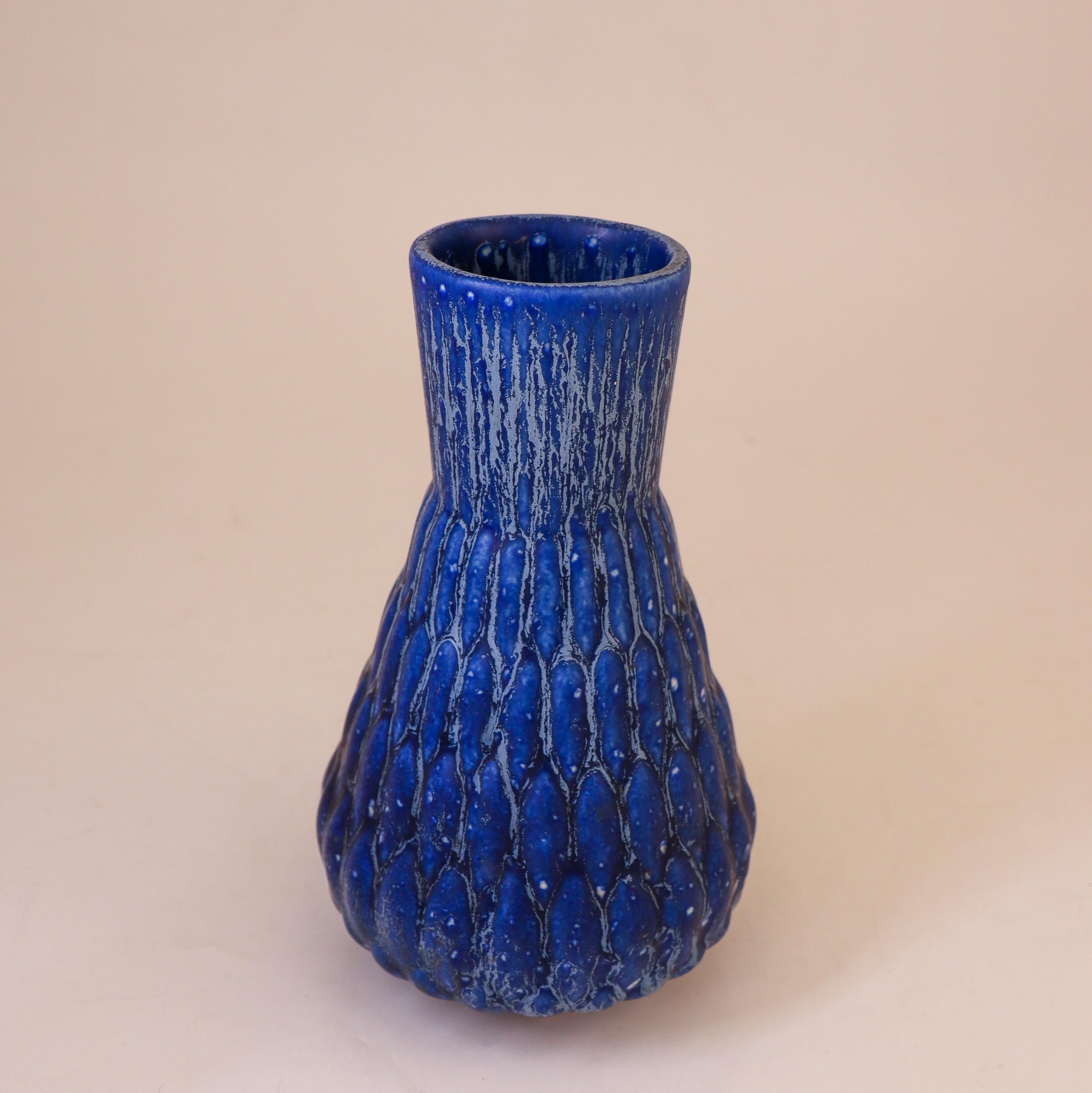 Scandinavian Modern Ewald Dahlskog, Deep Blue Vase, Bo Fajans, Sweden, 1948