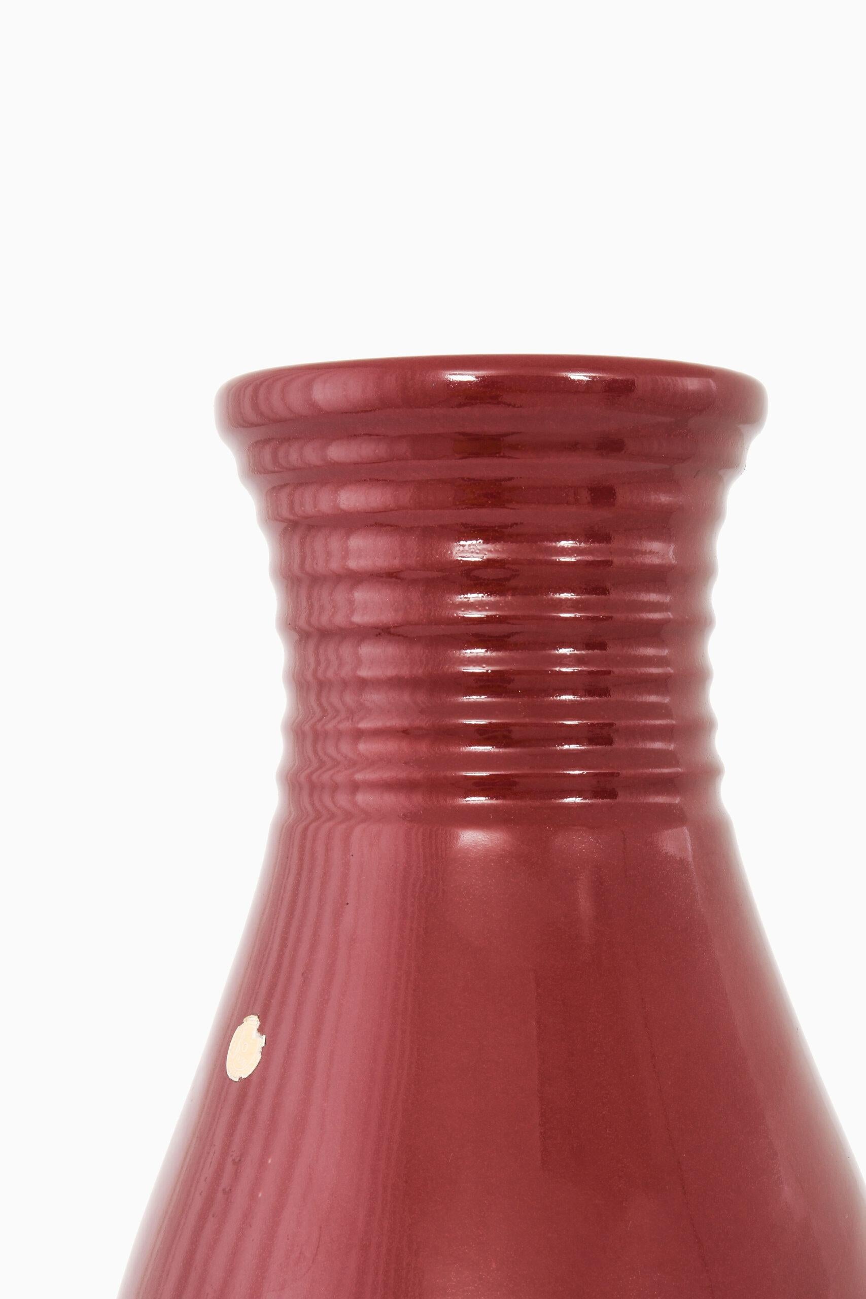 Glazed ceramic floor vase designed by Ewald Dahlskog. Produced by Bobergs Fajansfabrik in Sweden.