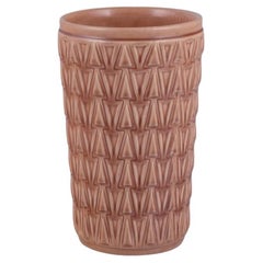 Ewald Dahlskog pour Bo Fajans, Suède. Vase en céramique avec motif géométrique. 