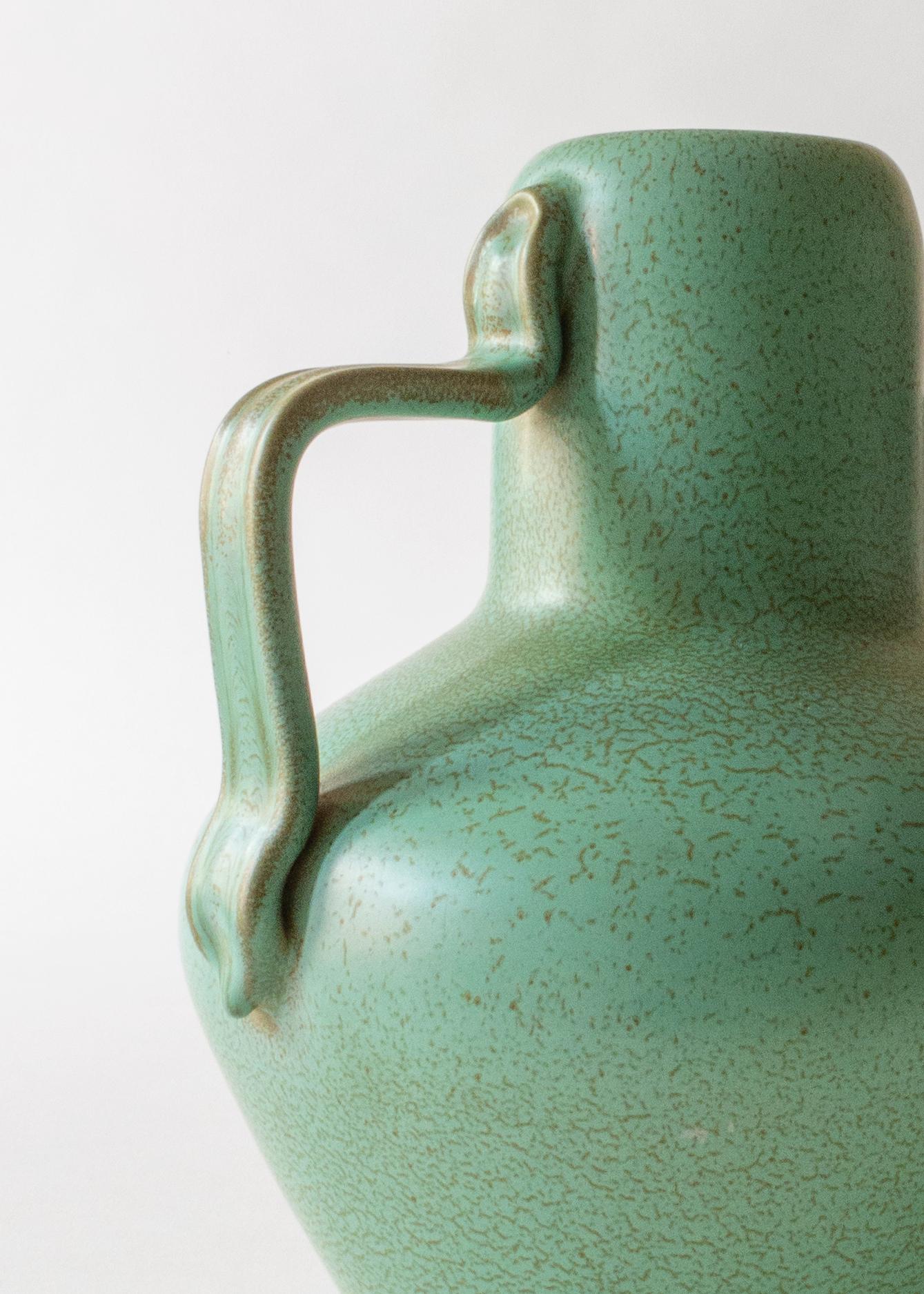 Ewald Dahlskog for Bo Fajans, Swedish Speckled Green Glaze Vase with Handles In Good Condition In Philadelphia, PA