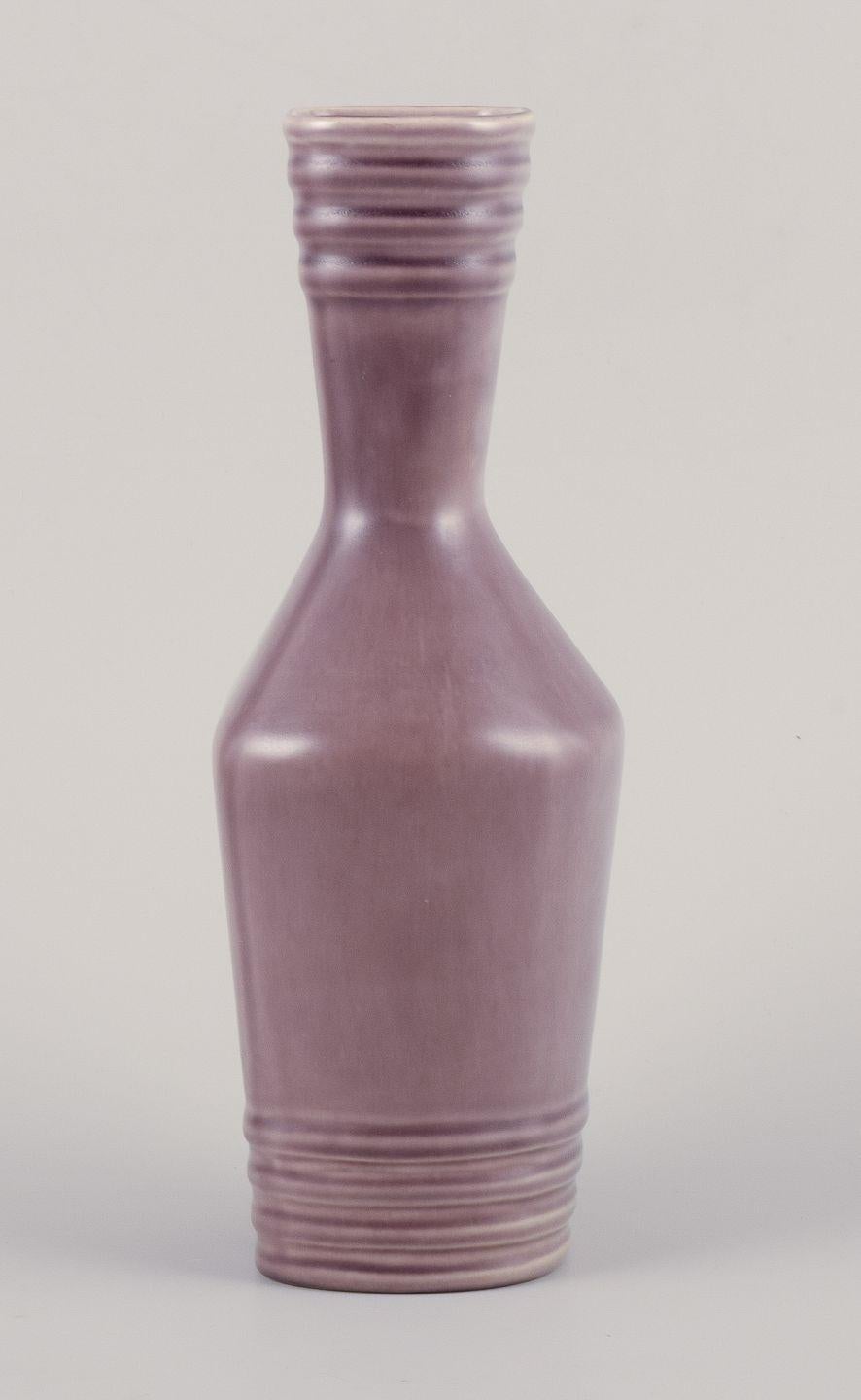 Ewald Dahlskog para Bobergs Fajansfabrik. Gran jarrón de loza. Ca. 1930s Sueco en venta
