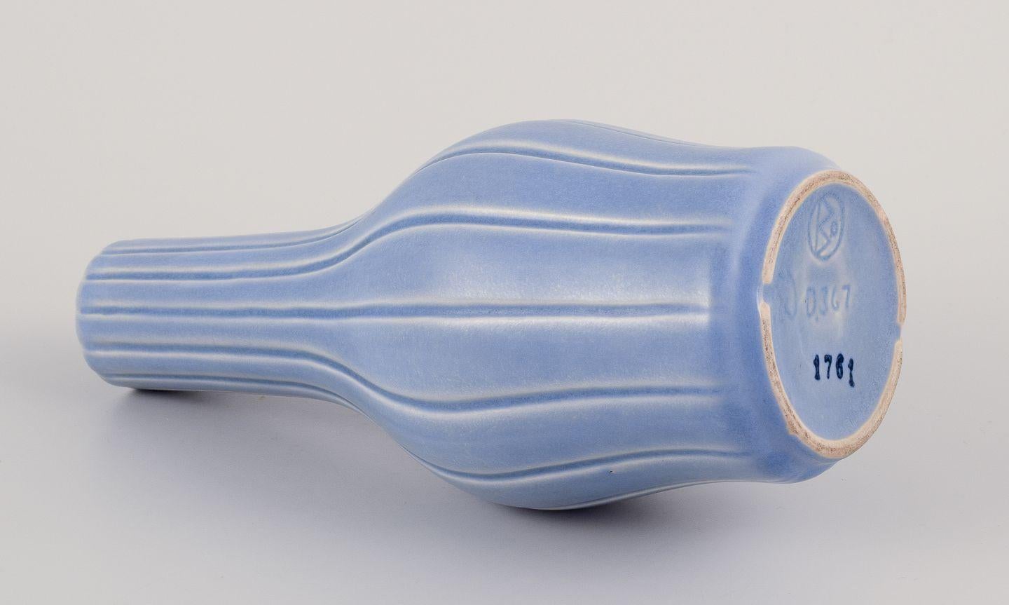 Ewald Dahlskog para Bobergs Fajansfabrik, Suecia. Gran jarrón de loza. Glaseado en venta