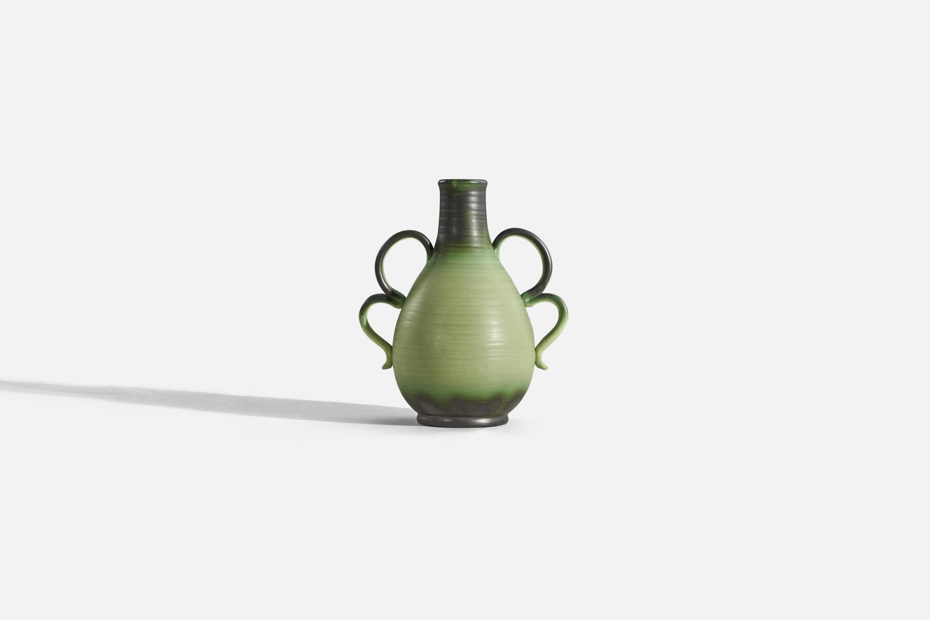 Vase en faïence émaillée verte, série 
