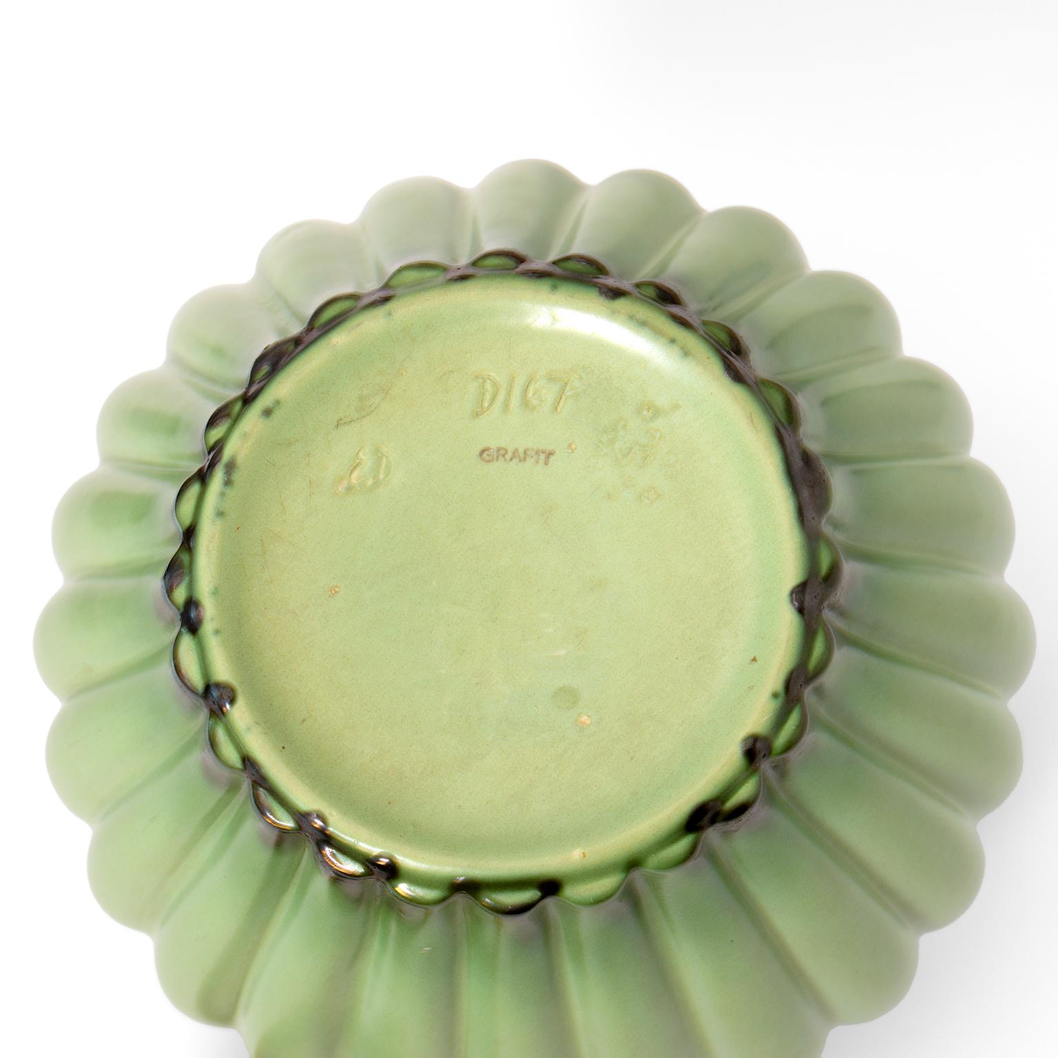 Vase vernissé vert Ewald Dahlskog, Bo Fajans, Suède 1940 Bon état - En vente à New York, NY