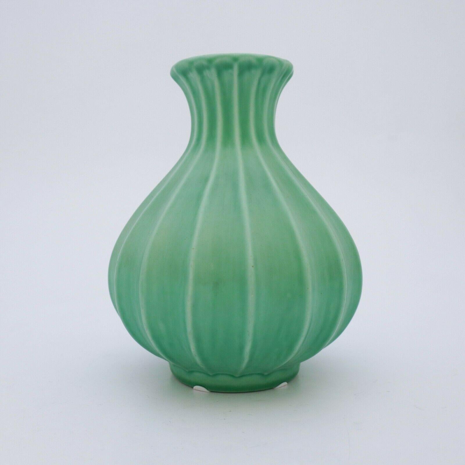 A beautiful green vase designed by Ewald Dahlskog at Bo Fajans in Gefle in the 1930s. The vase is 18.5 cm high. And it is in very good condition.