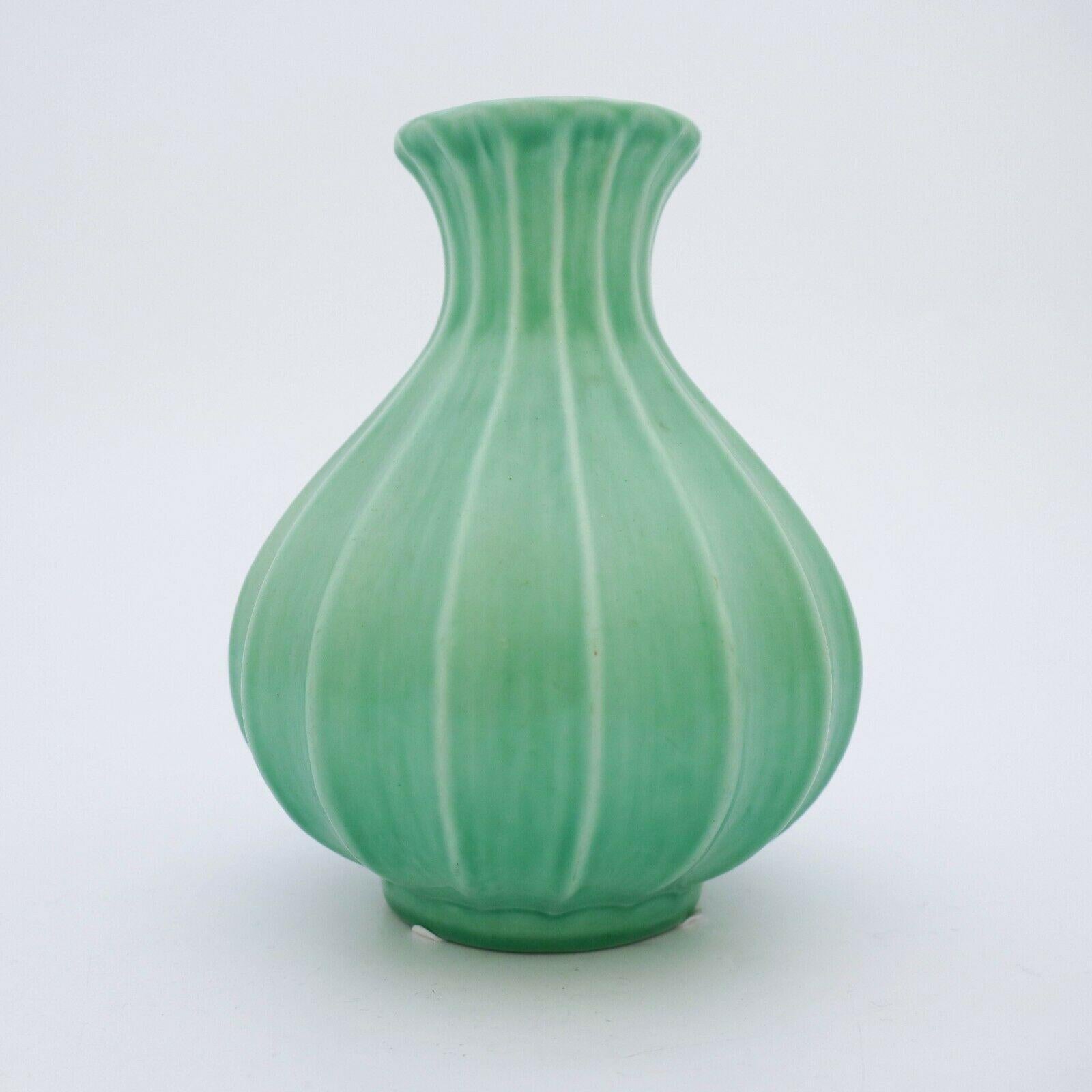 Scandinavian Modern Ewald Dahlskog, Green Vase, Bo Fajans, Sweden, 1930s