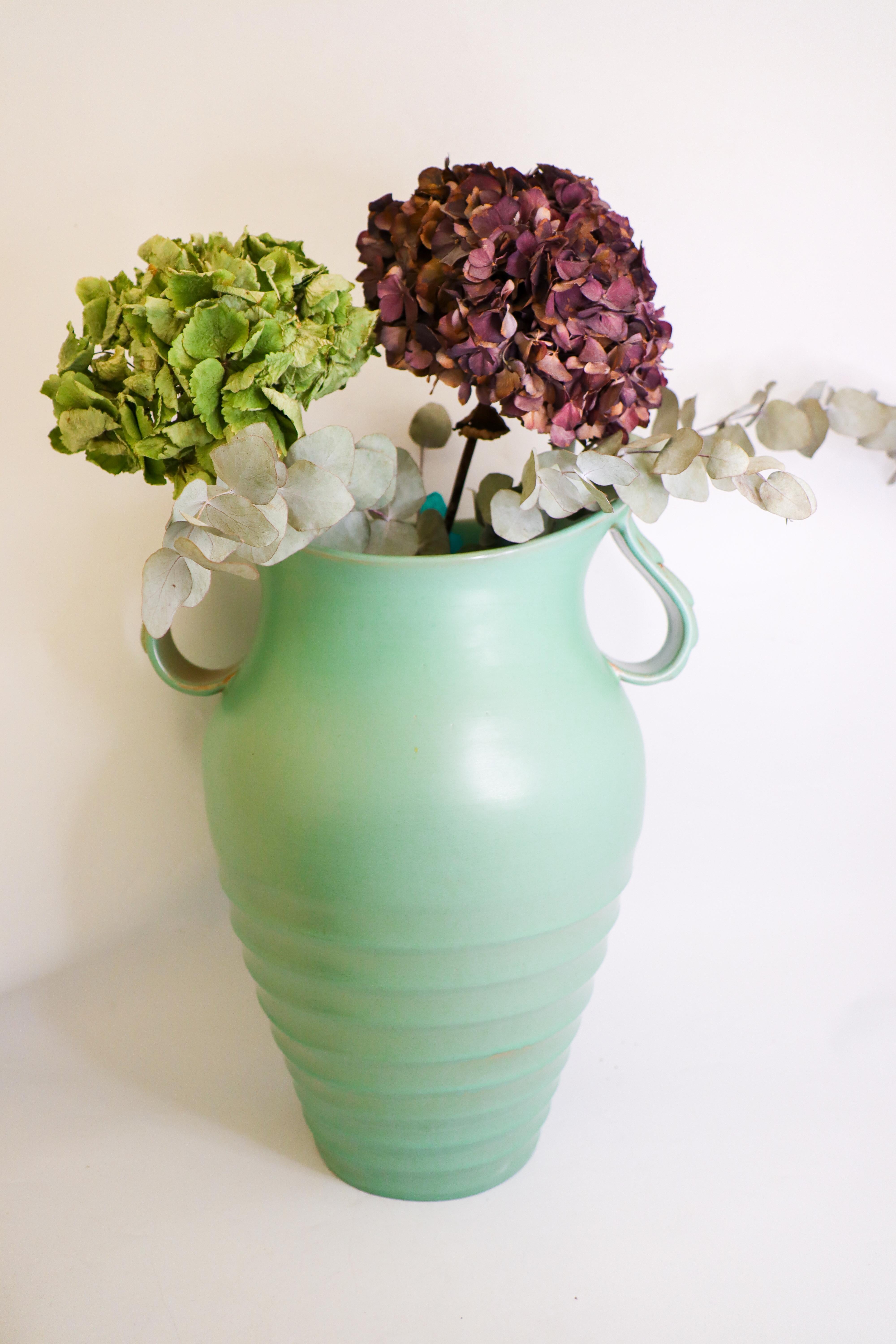 A large green floor vase designed by Ewald Dahlskog at Bo Fajans in Gefle in the 1940s. The vase is 44 cm (17,6