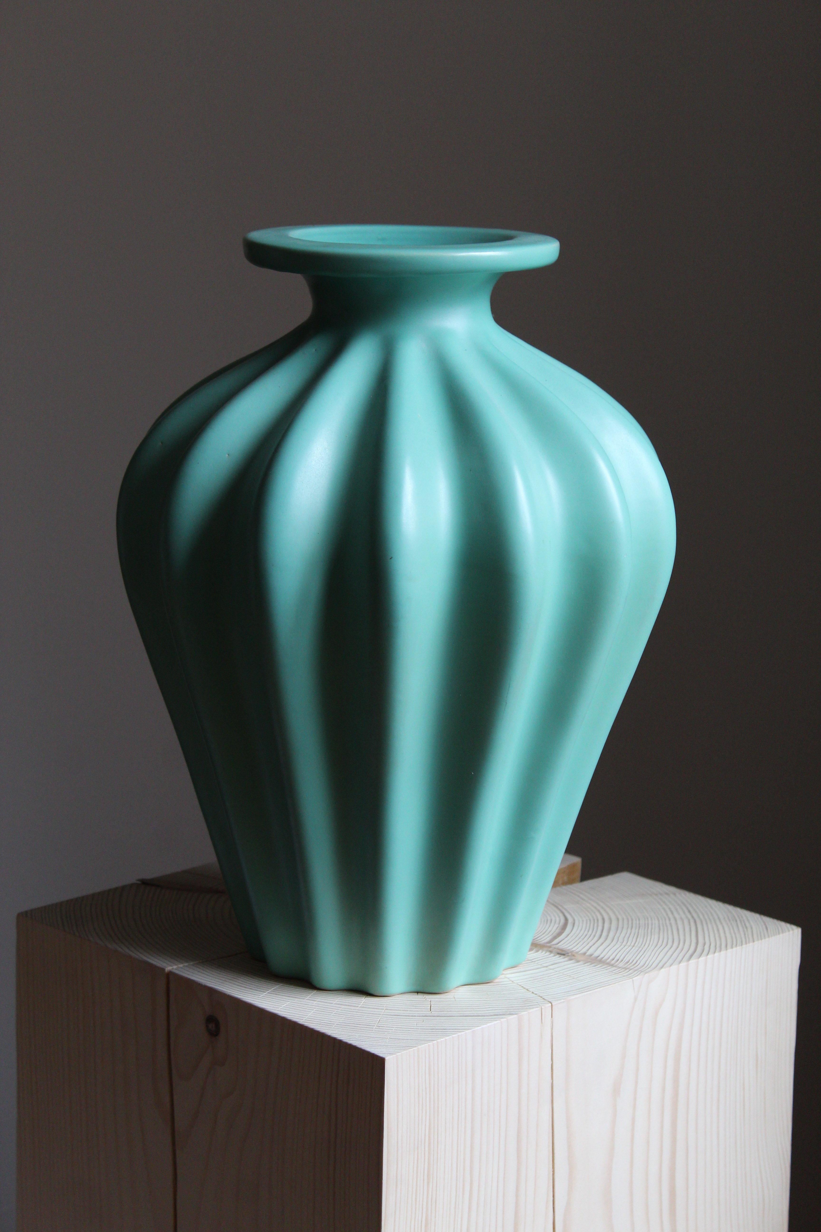 A large and rare vase. Designed by Ewald Dahlskog, produced by Bo Fajans, Sweden, 1930s. Marked.