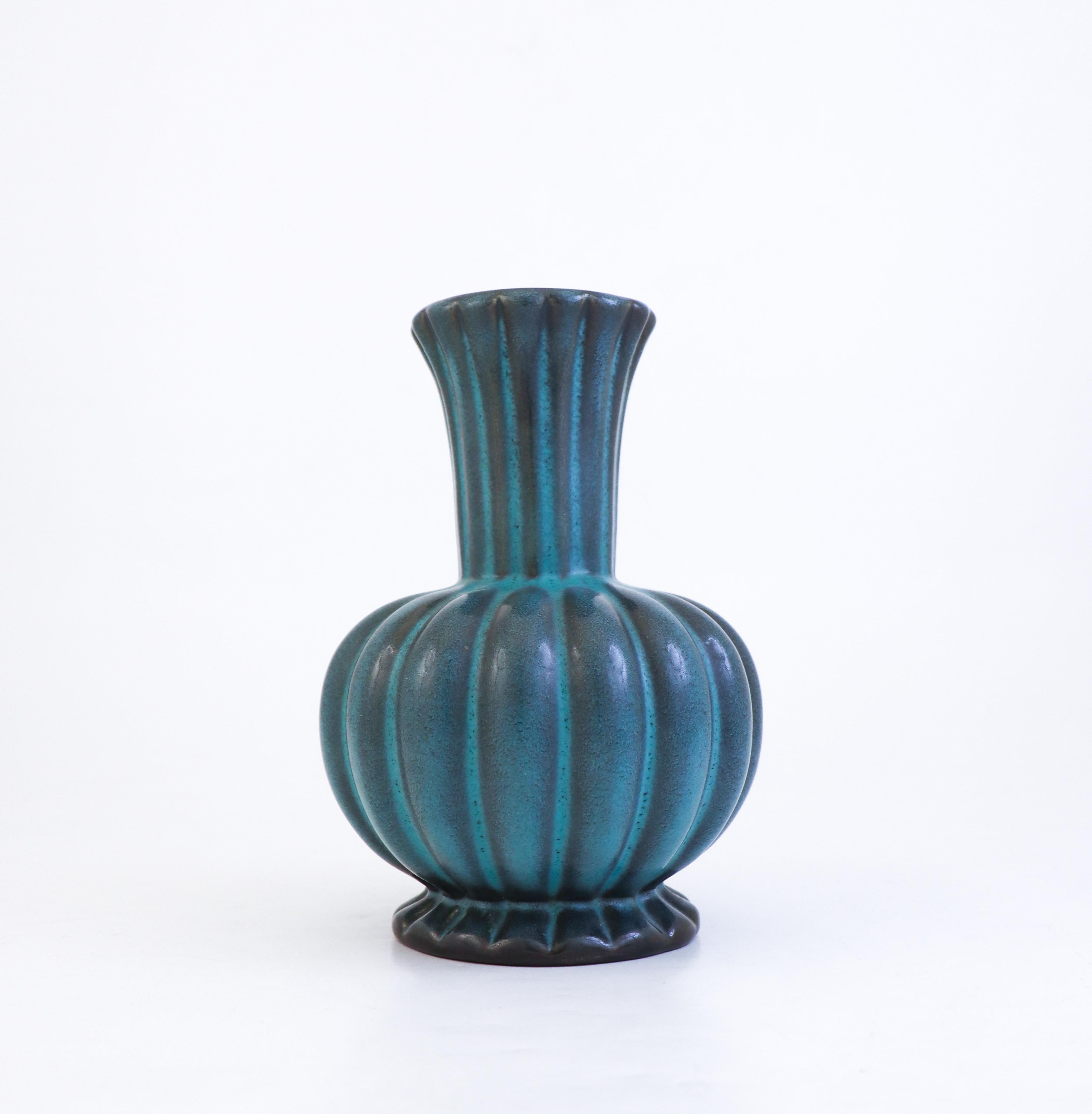 Suédois Ewald Dahlskog - Vase vert foncé de belle forme - Bo Fajans Suède années 1930 en vente