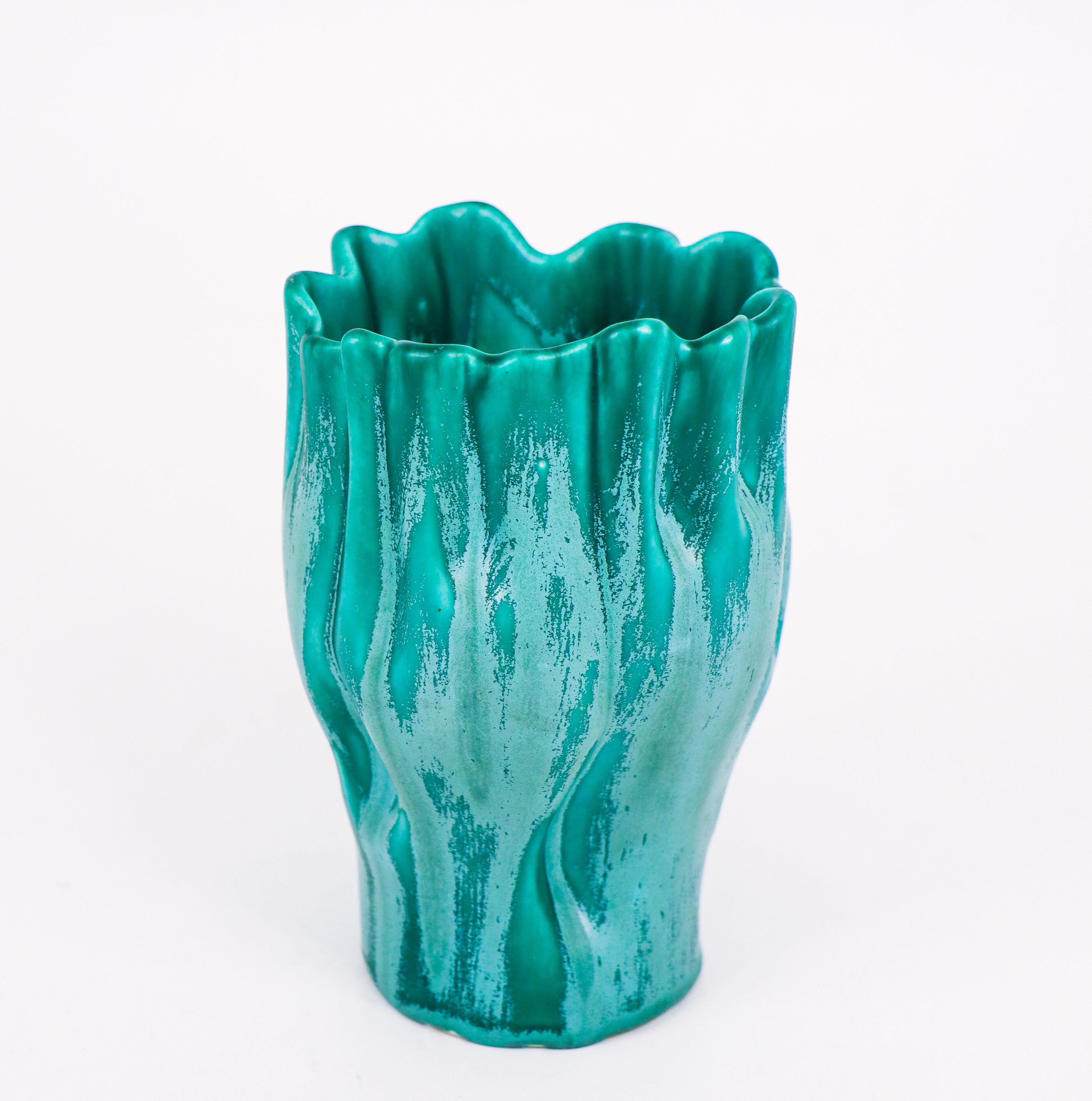 Scandinave moderne Ewald Dahlskog - Vase turquoise de belle forme - Bo Fajans Suède années 1930 en vente