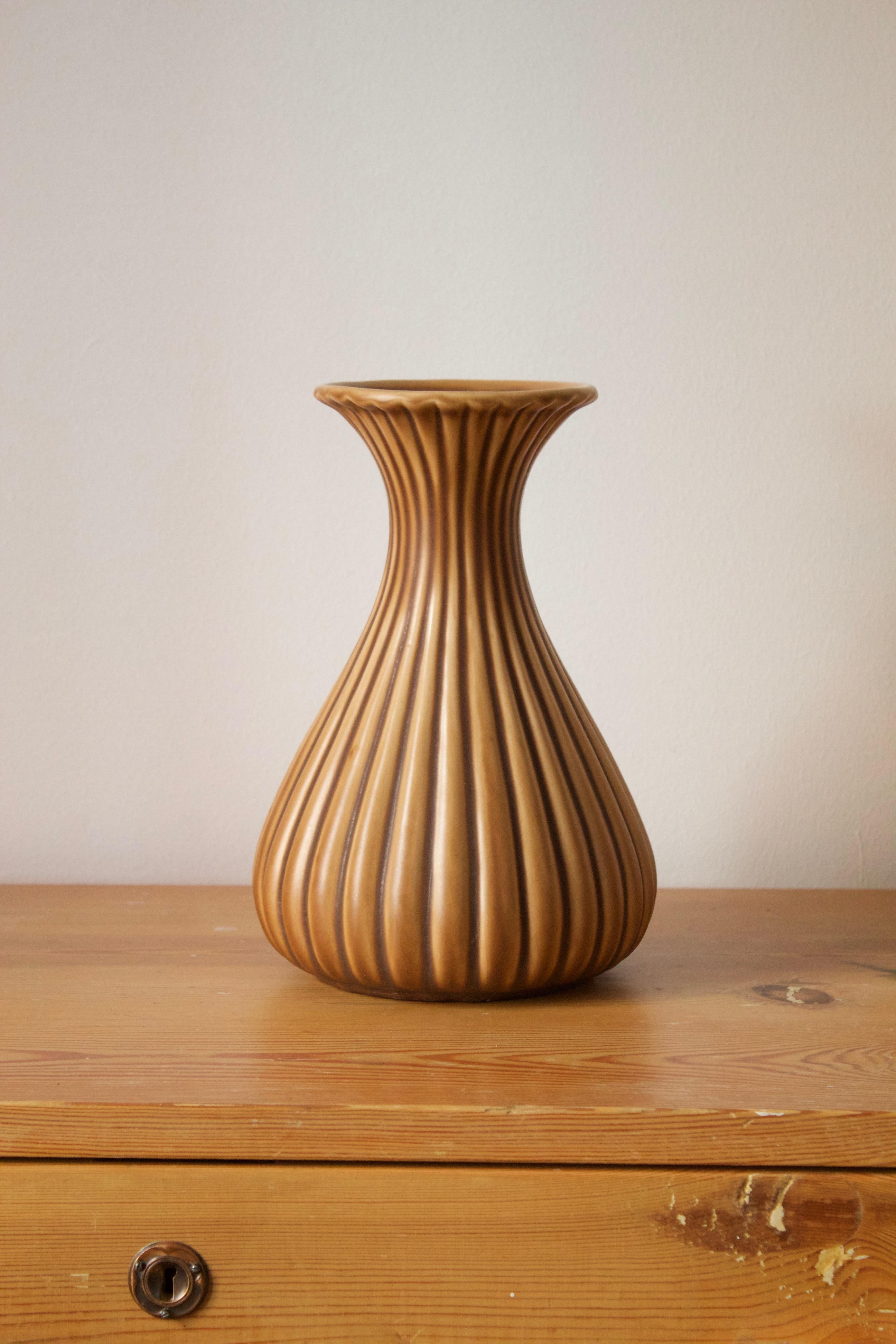 A sizable and rare vase. Designed by Ewald Dahlskog, produced by Bo Fajans, Sweden, 1940s. Marked. 

 