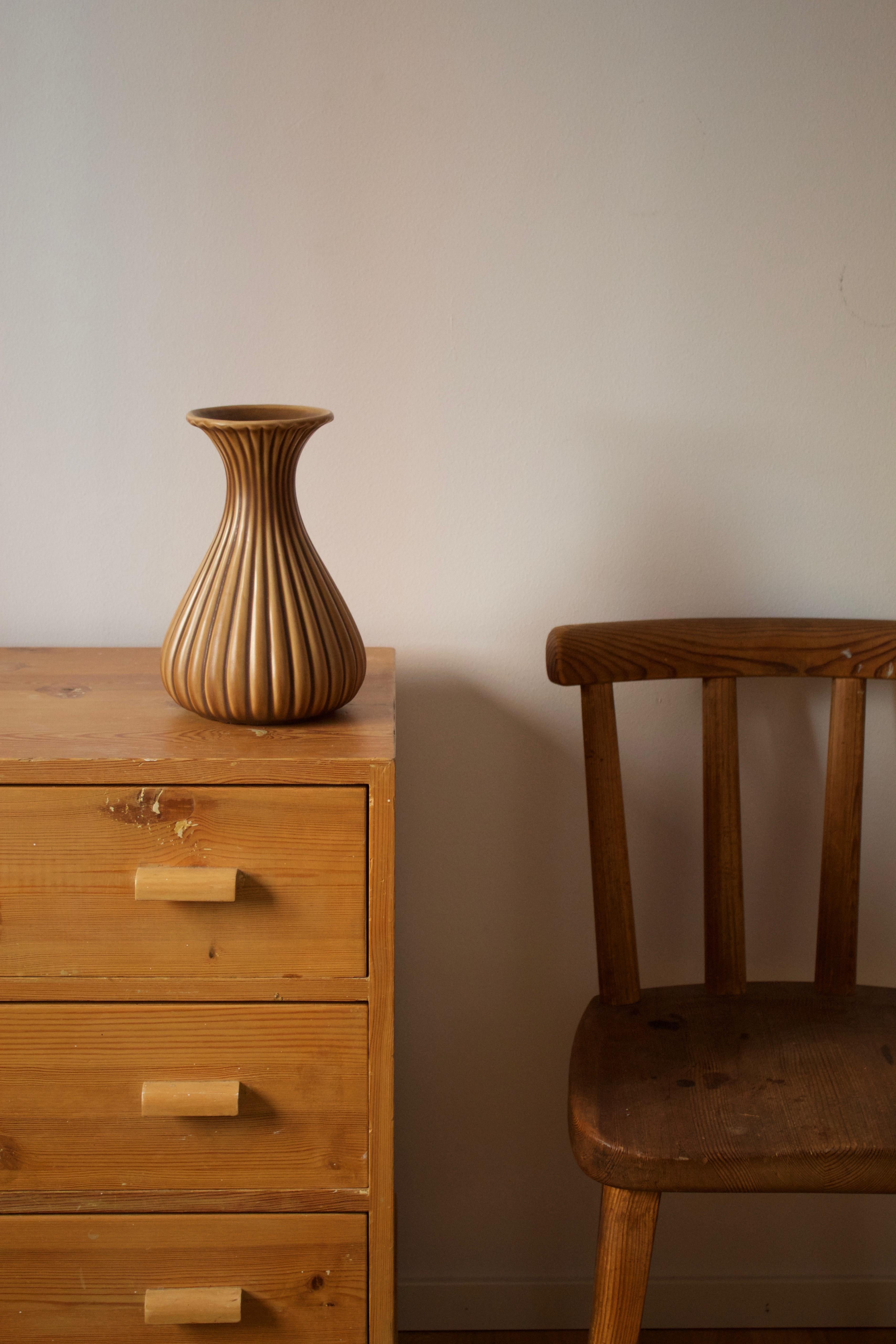 Scandinavian Modern Ewald Dahlskog, Sizable Vase, Glazed Incised Ceramic, Bo Fajans, Sweden, 1940s