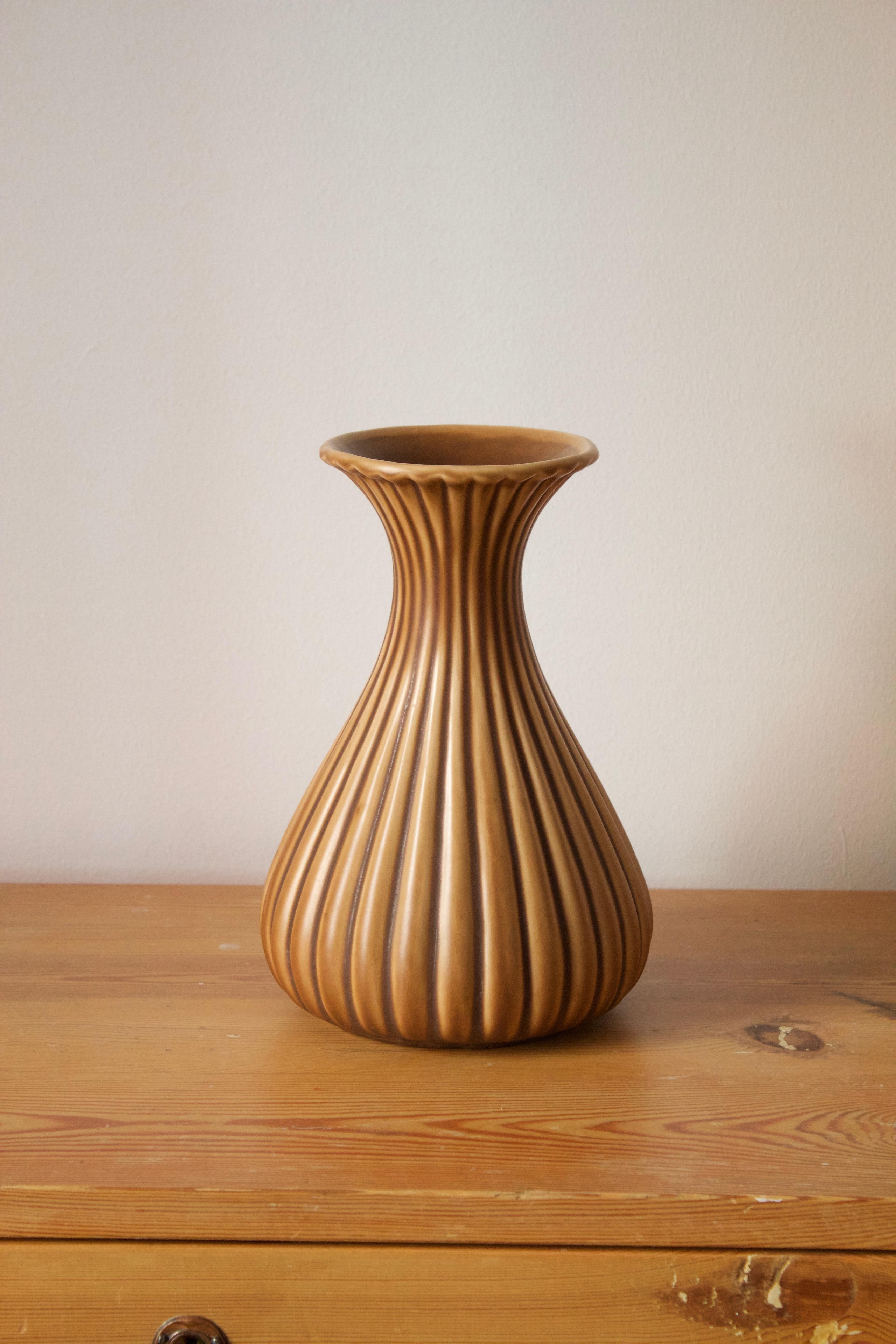 Swedish Ewald Dahlskog, Sizable Vase, Glazed Incised Ceramic, Bo Fajans, Sweden, 1940s