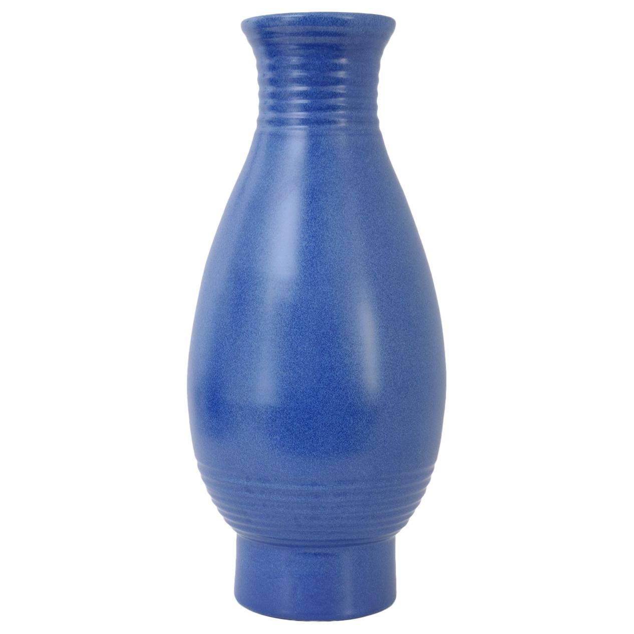 Grand vase bleu scandinave moderne d'Ewald Dahlskog pour Bo Fajans en vente