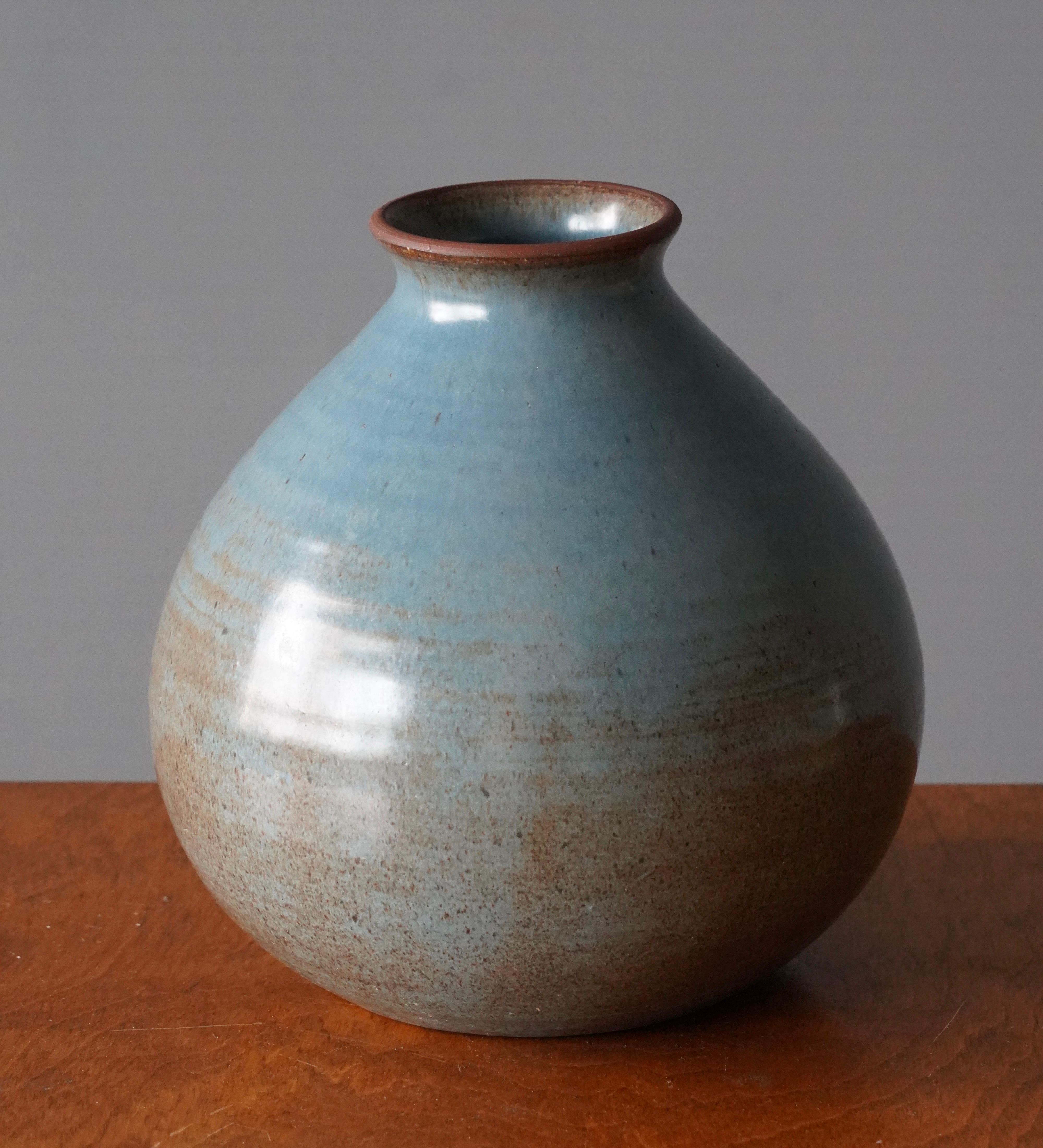 A vase. Designed by Ewald Dahlskog, produced by Bo Fajans, Sweden, 1930s. 

Marked.