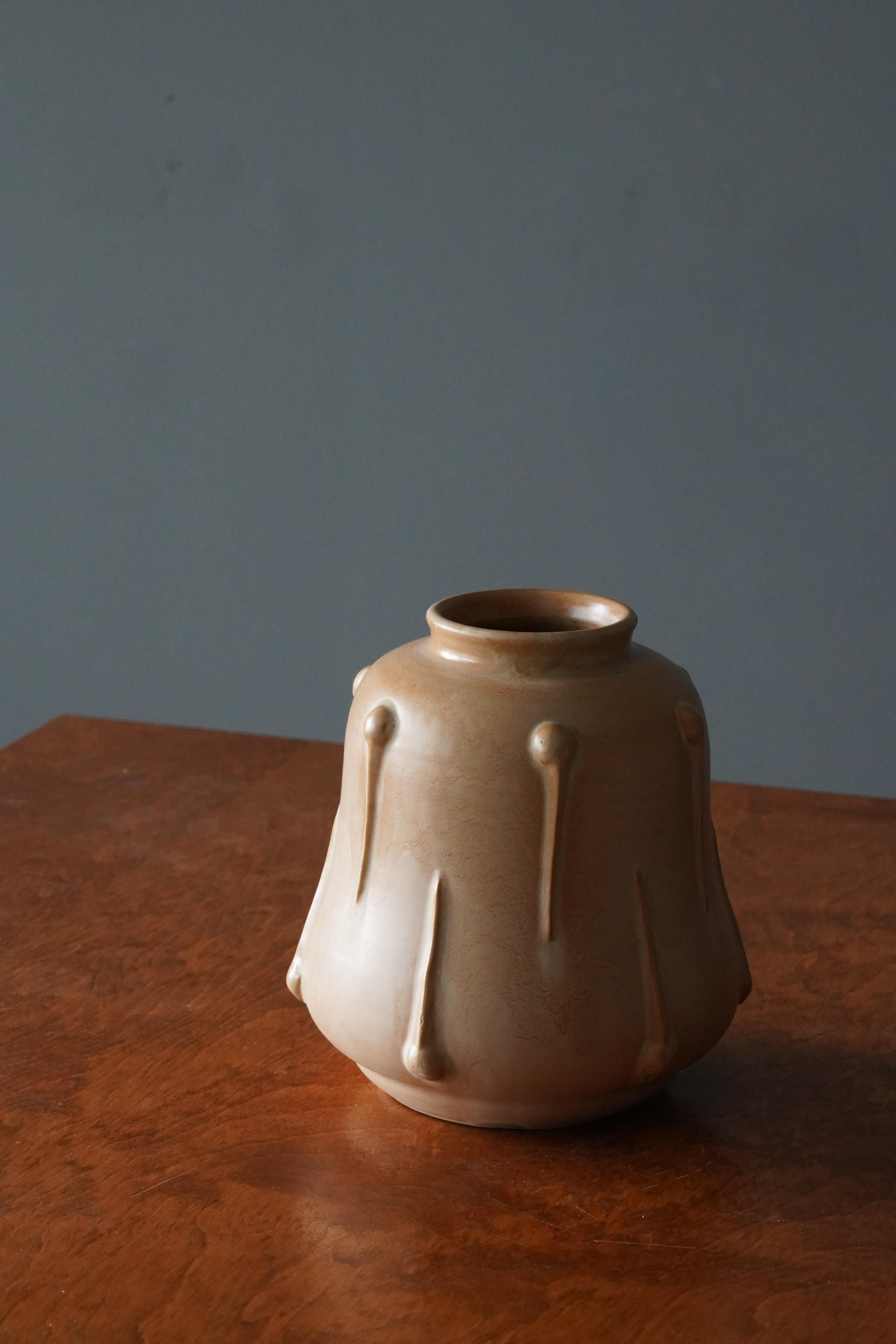 Scandinavian Modern Ewald Dahlskog, Vase, Brown Glazed Earthenware, Bo Fajans, Sweden, 1930s