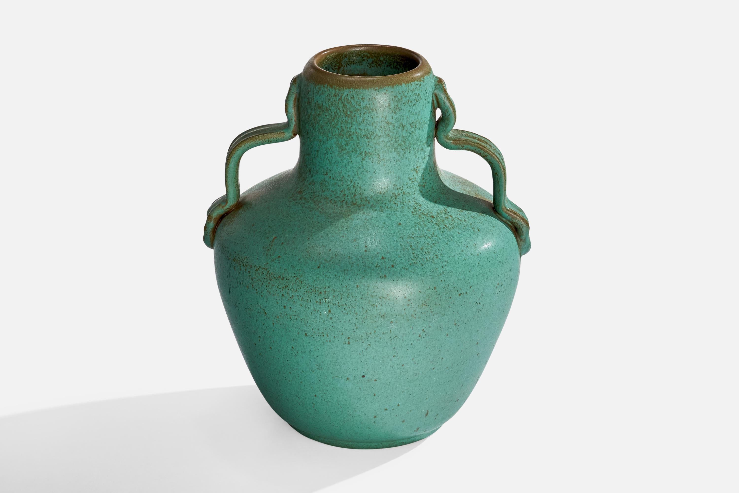 Vaso in ceramica smaltata verde disegnato da Ewald Dahlskog e prodotto da Bo Fajans, Svezia, anni '30.

Dimensioni: 10,375