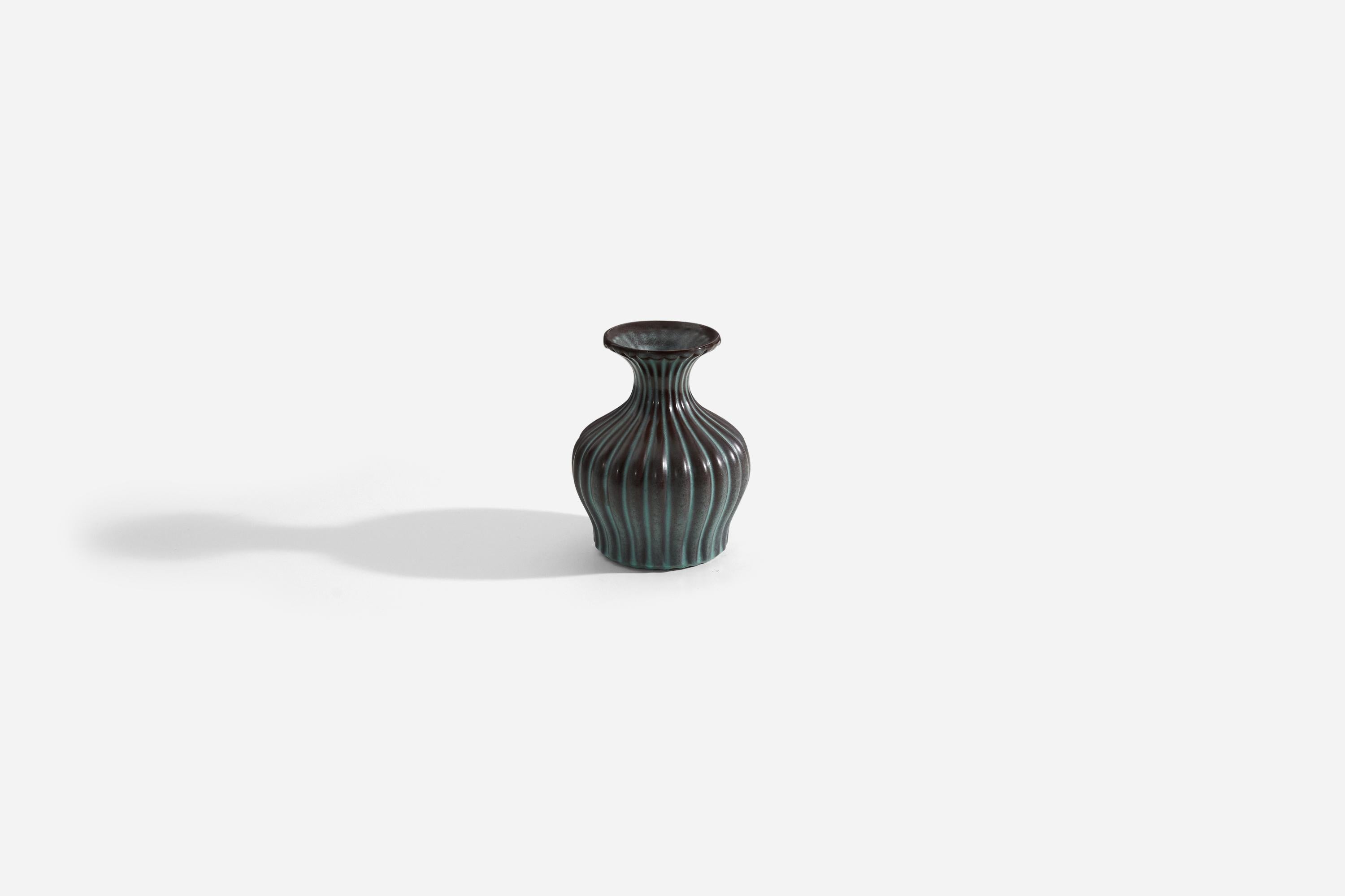 Scandinavian Modern Ewald Dahlskog, Vase, Glazed Earthenware, Bo Fajans, Sweden, 1930s
