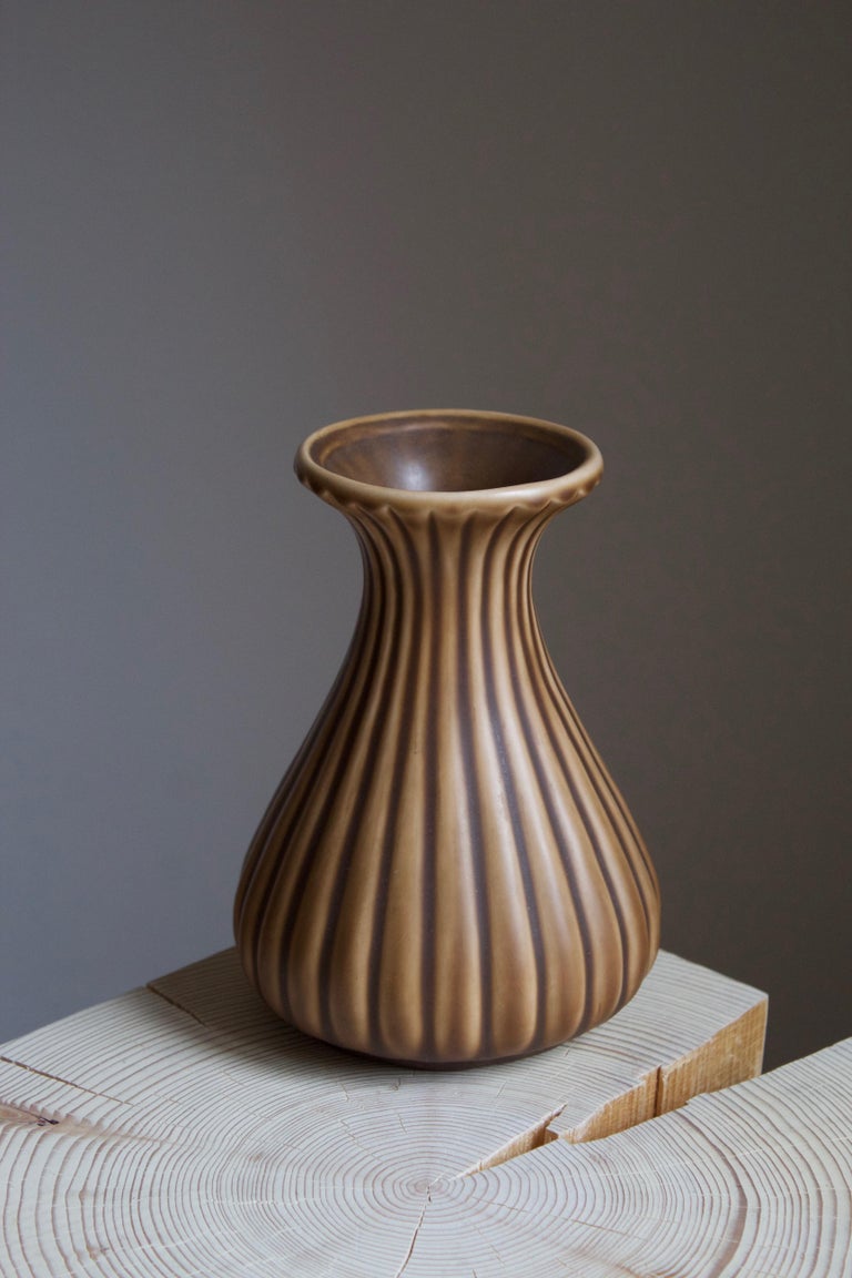 Scandinavian Modern Ewald Dahlskog, Vase, Glazed Incised Ceramic, Bo Fajans, Sweden, 1940s For Sale