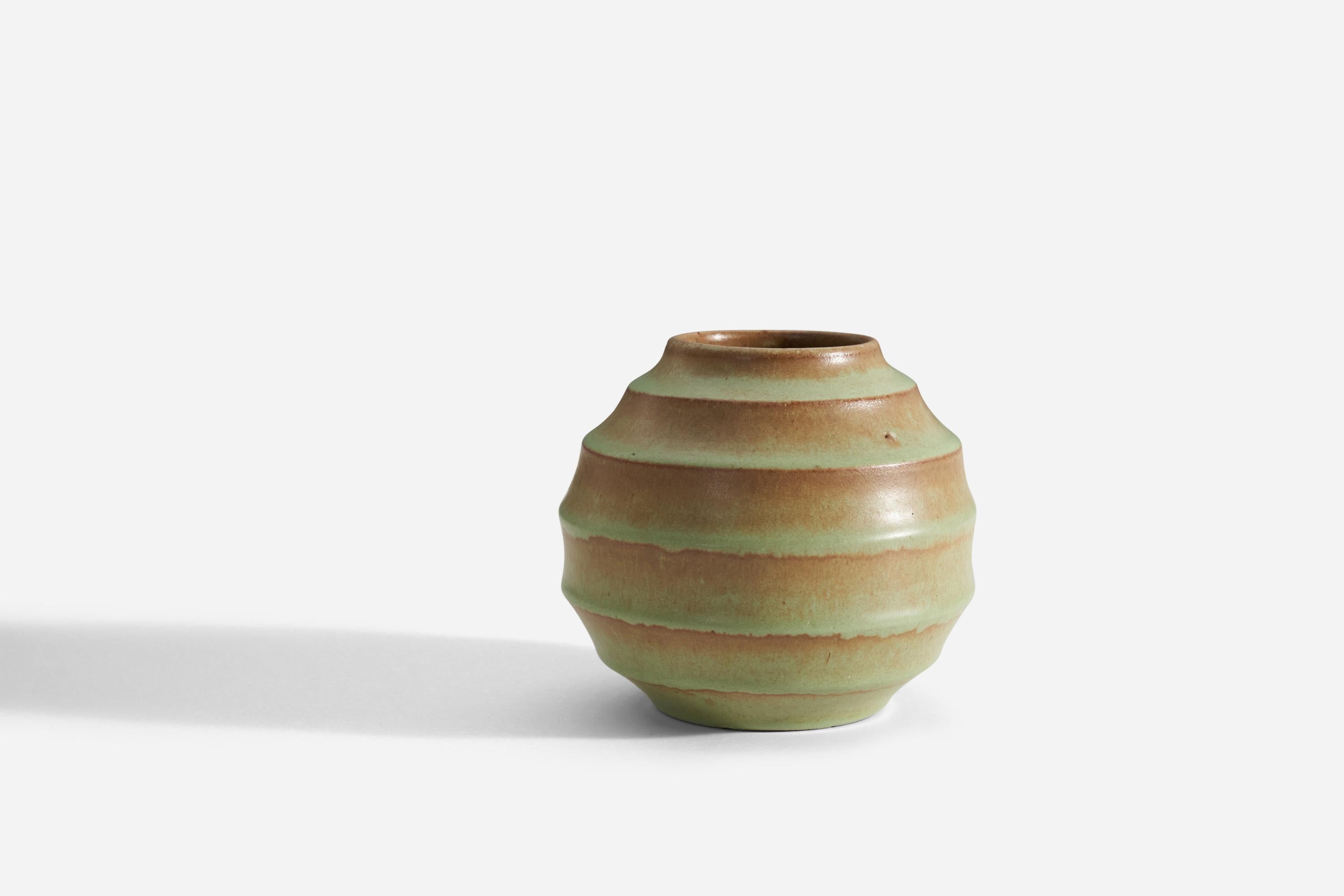 Scandinavian Modern Ewald Dahlskog, Vase, Green Glazed Earthenware, Bo Fajans, Sweden, 1930s