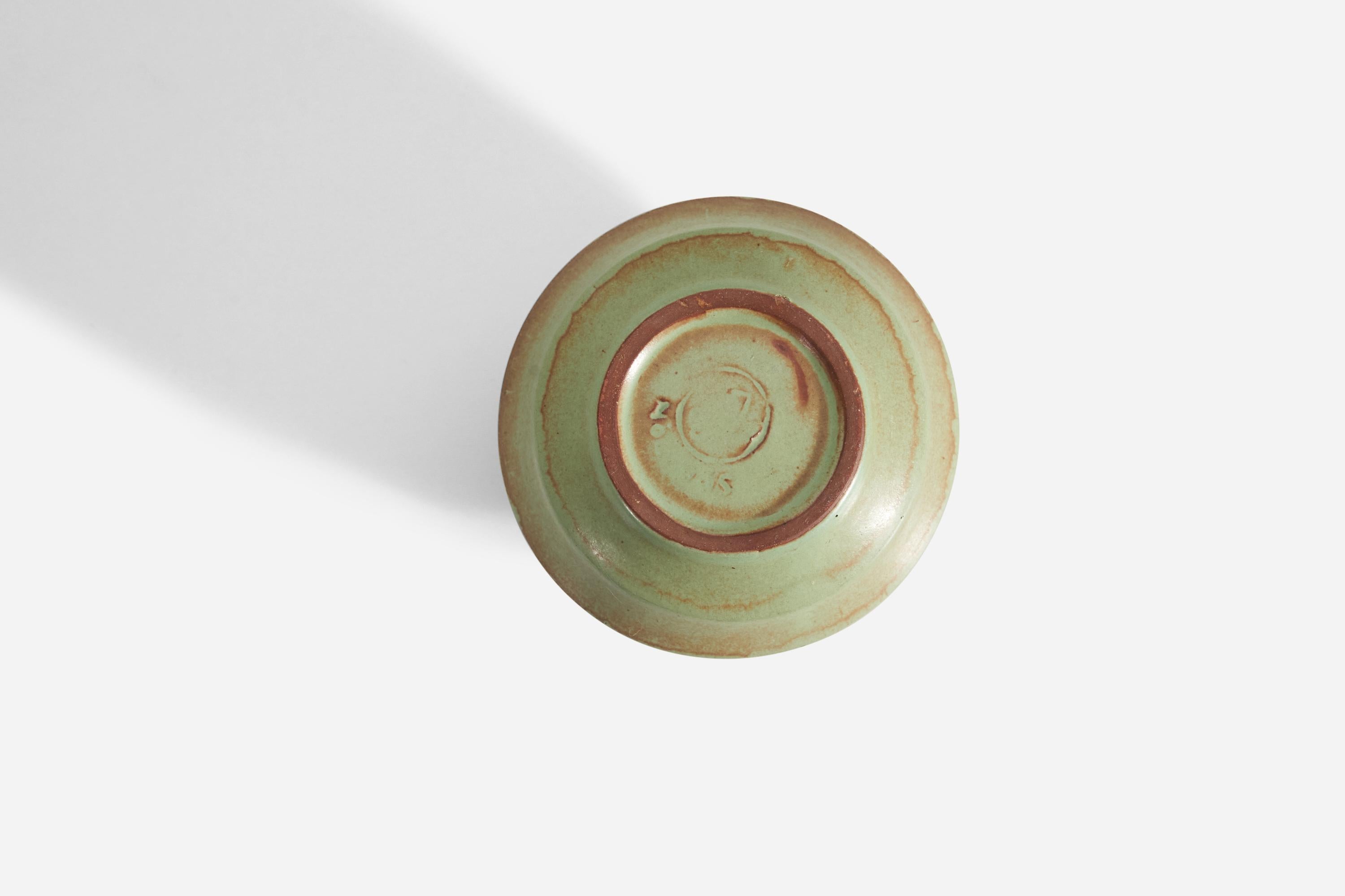 Ewald Dahlskog, Vase, Green Glazed Earthenware, Bo Fajans, Sweden, 1930s In Good Condition In High Point, NC