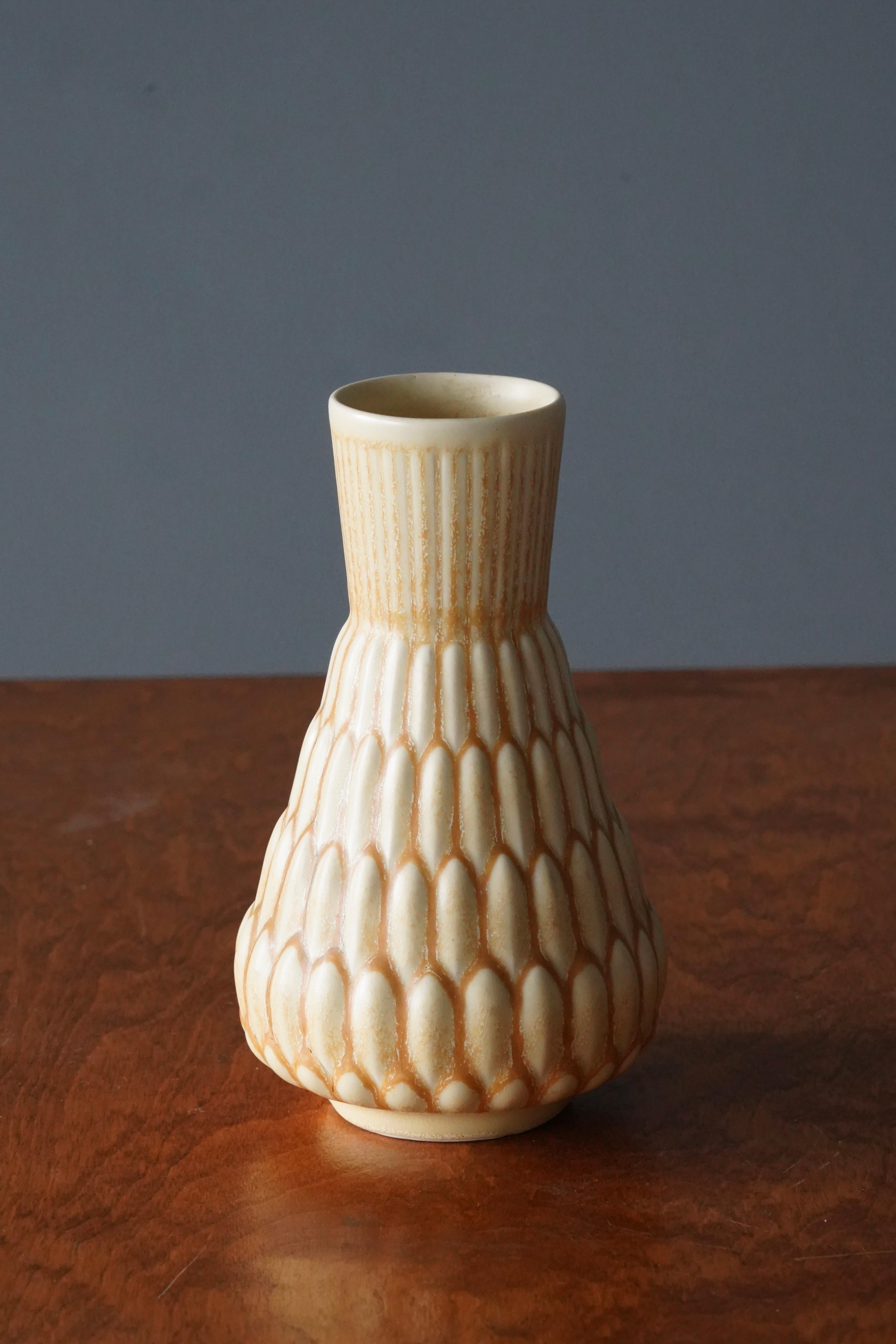 Scandinavian Modern Ewald Dahlskog, Vase, Yellow Glazed Earthenware, Bo Fajans, Sweden, 1930s