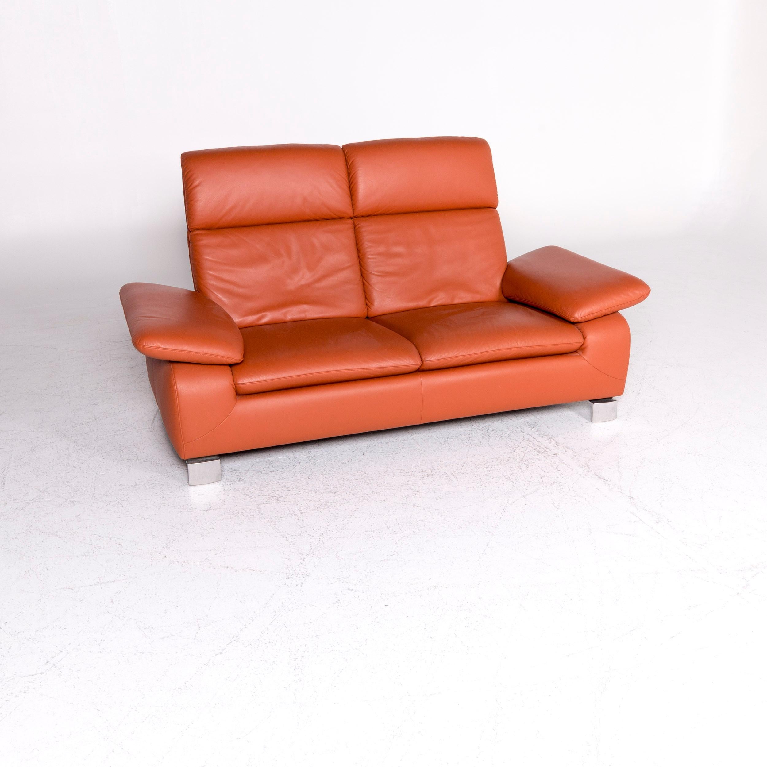 We bring to you an Ewald Schillig designer leather sofa orange two-seat couch.


Product measurements in centimeters:

Depth 88
Width 190
Height 103
Seat-height 42
Rest-height 57
Seat-depth 55
Seat-width 117
Back-height 61.