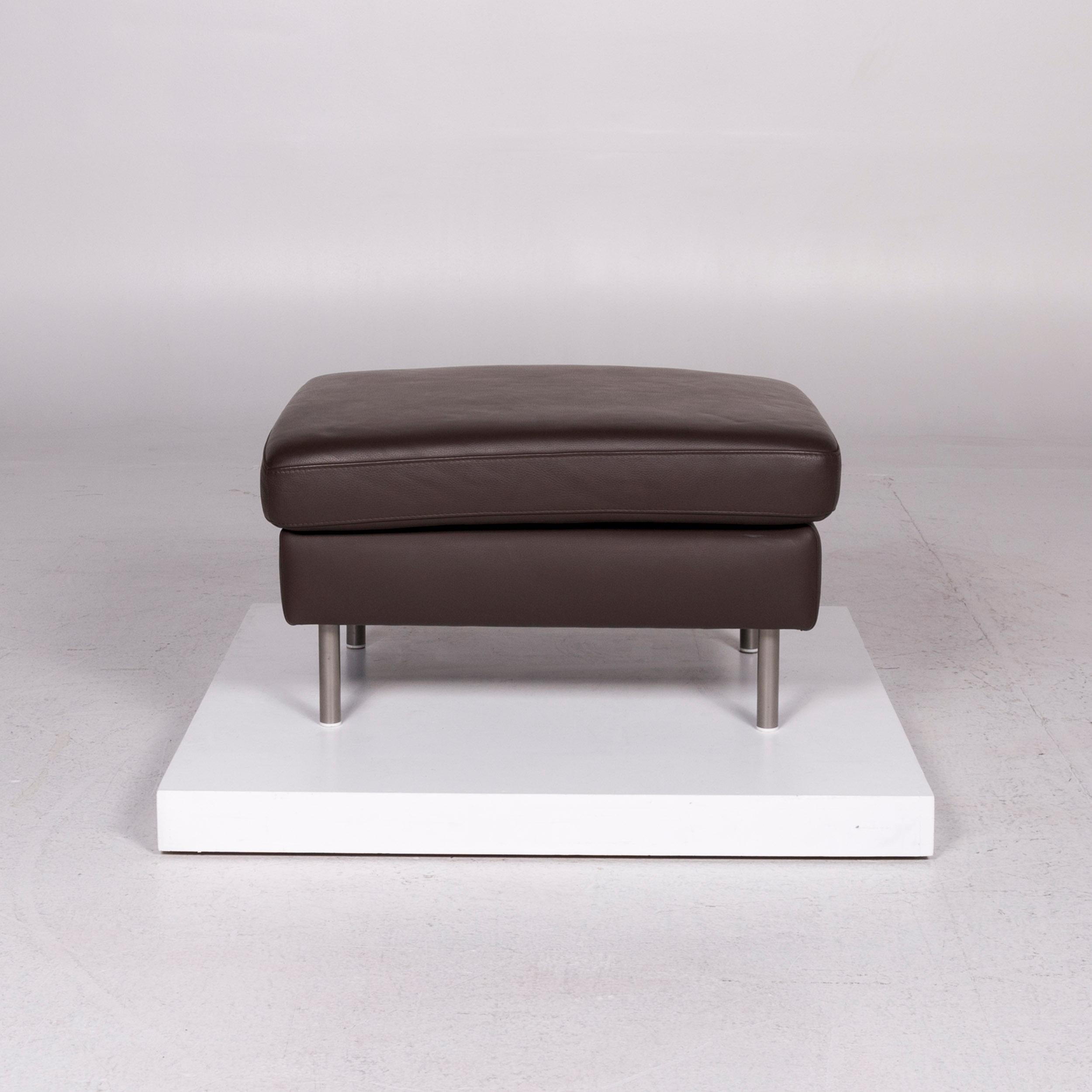 We bring to you an Ewald Schillig Domino leather stool brown.
 

 Product measurements in centimeters:
 

Depth 45
 Width 80
 Height 60.





 