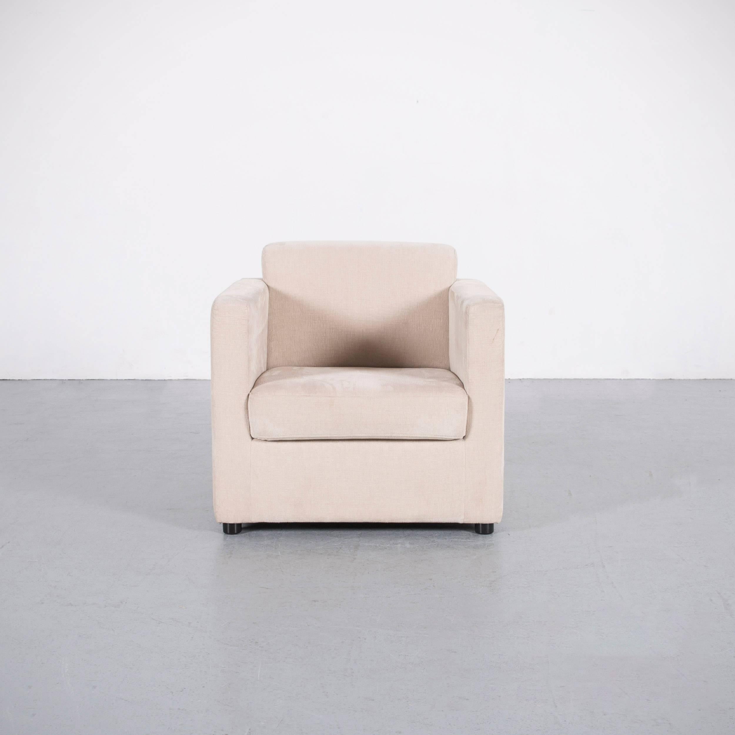 We bring to you an Ewald Schillig fabric armchair in off-white.











 